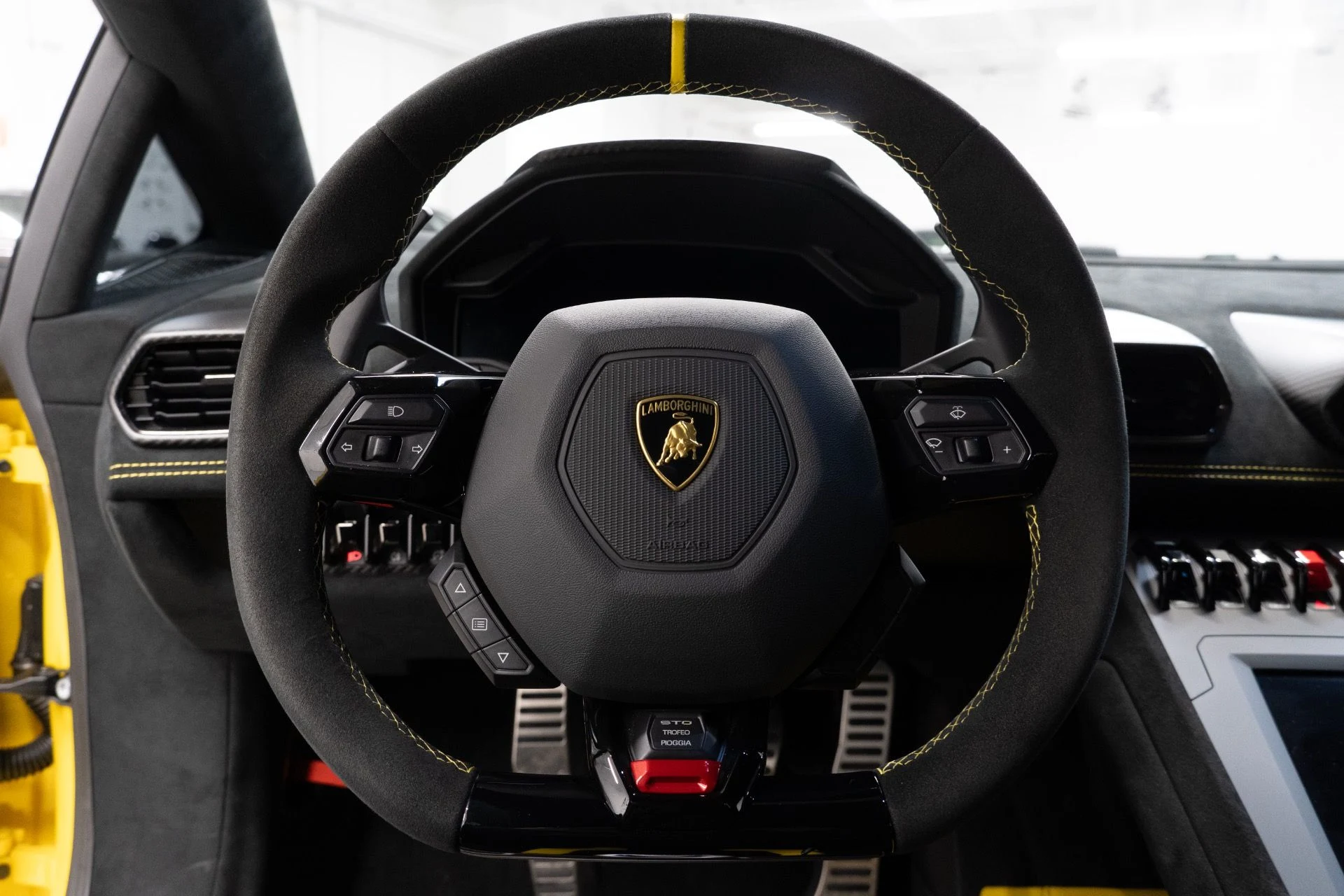 mph030_1398666209_Used_2022_Lamborghini_Huracan_STO_1733941664_f1667c697a