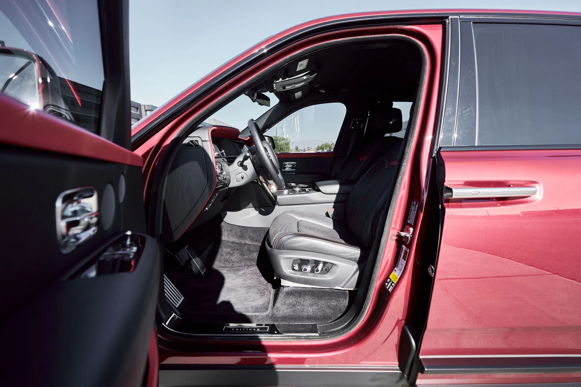 mph030_1402518476_Used_2022_Rolls_Royce_Cullinan_Black_Badge_1764038734_59572946dd