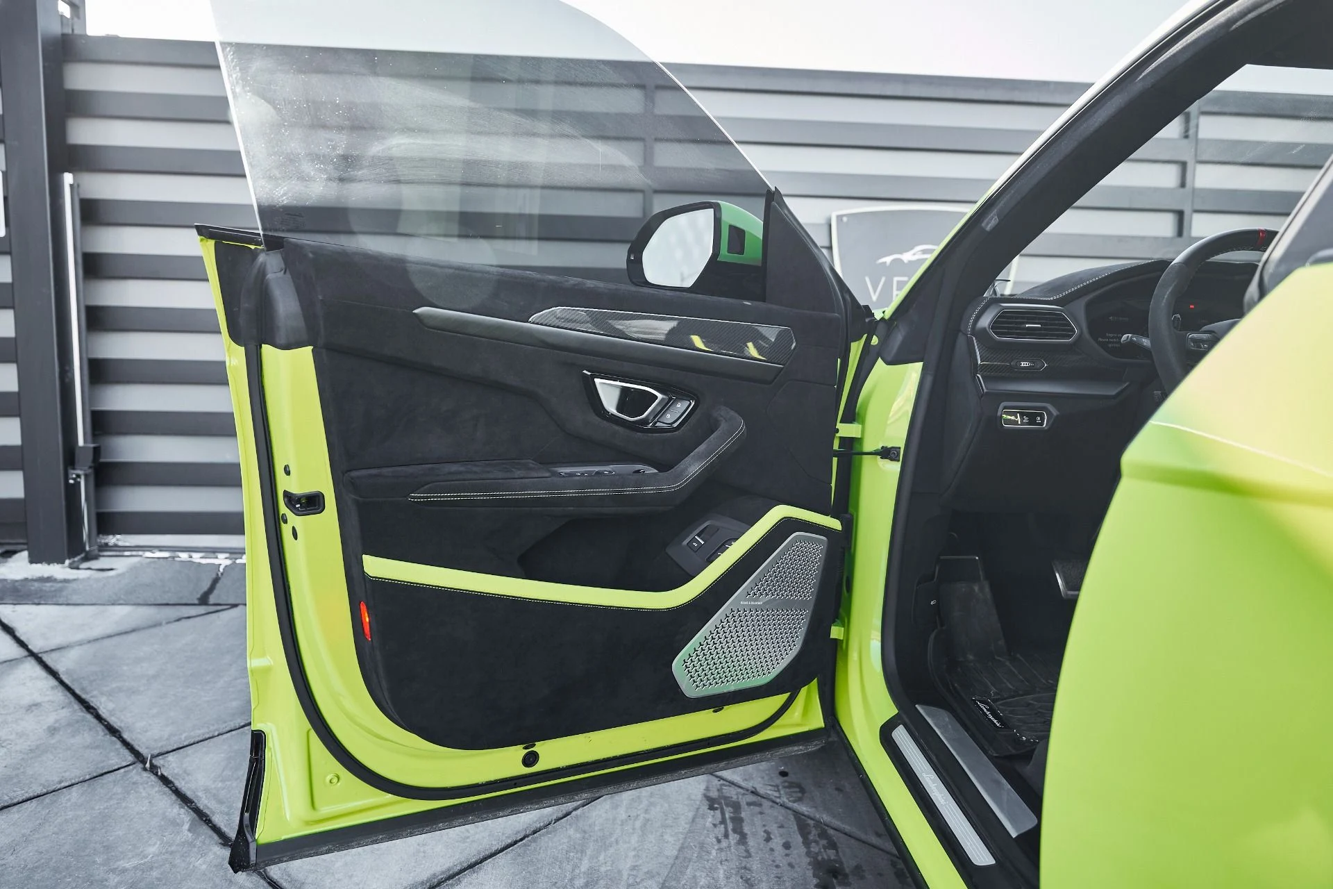 mph030_1403583219_Used_2024_Lamborghini_Urus_Performante_1771724625_4c69d686ea