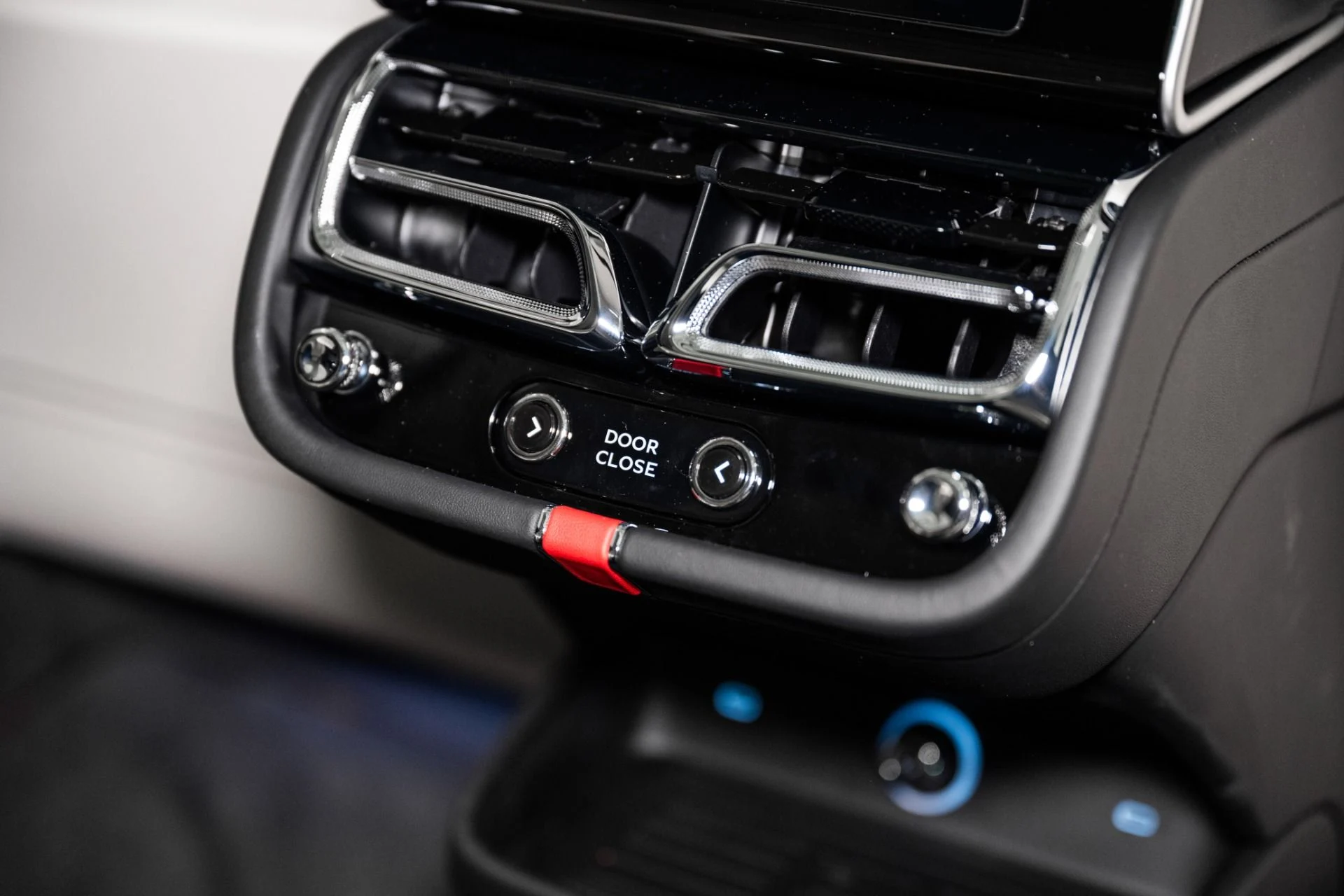 mph030_1407618581_Used_2025_Bentley_Bentayga_EWB_Mulliner_V8_1748092534_59af38fa2f