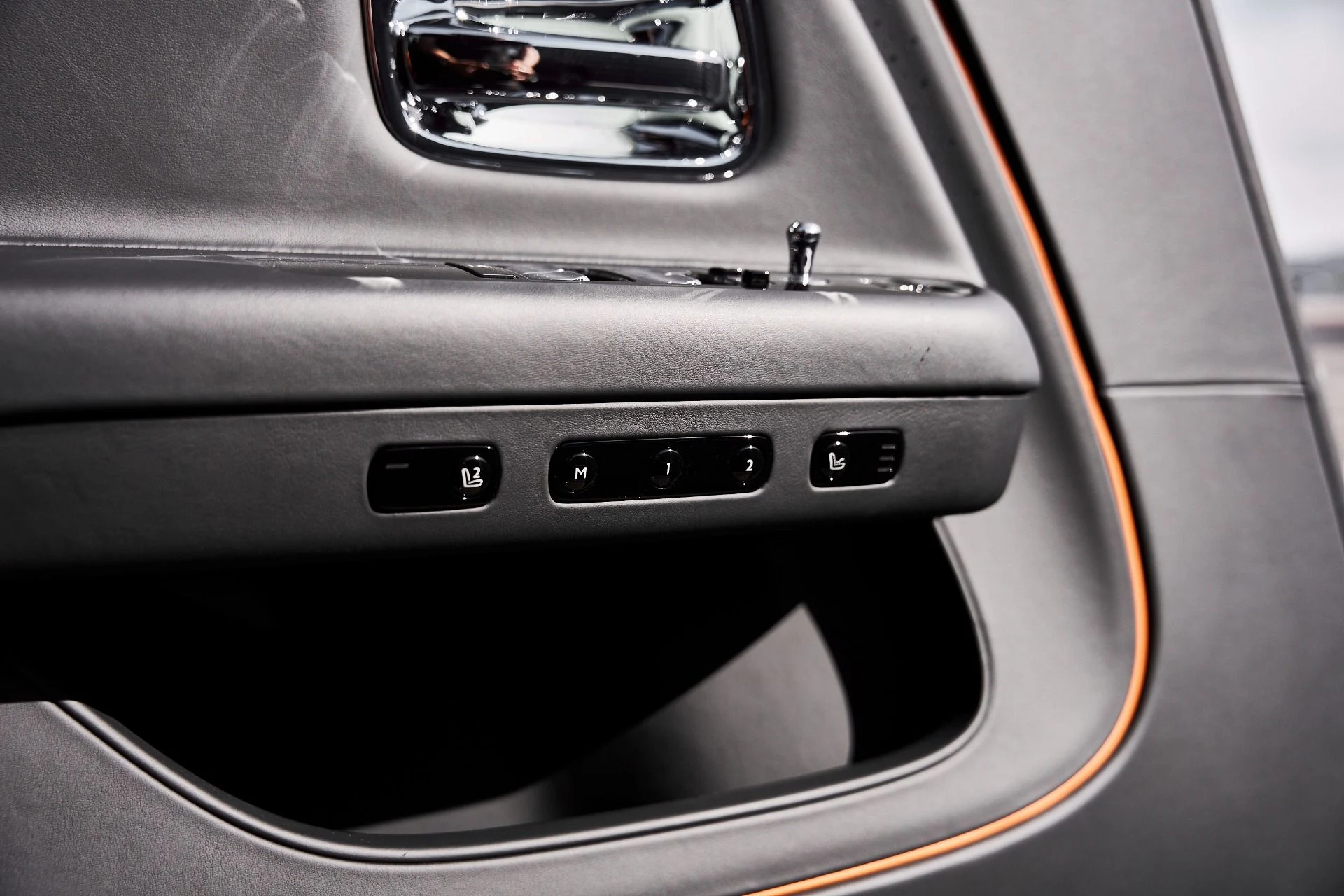 mph030_1409993805_Used_2025_Rolls_Royce_Spectre_Base_1775246520_2808f0c4ed