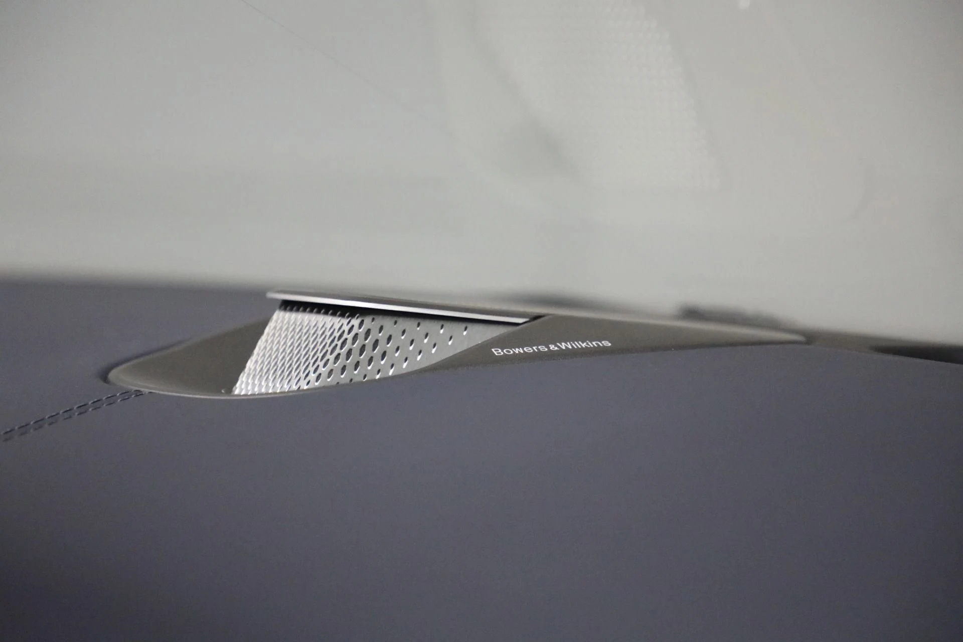 mph030_1415665773_New_2025_Aston_Martin_DB_12_Volante_db19f850d2