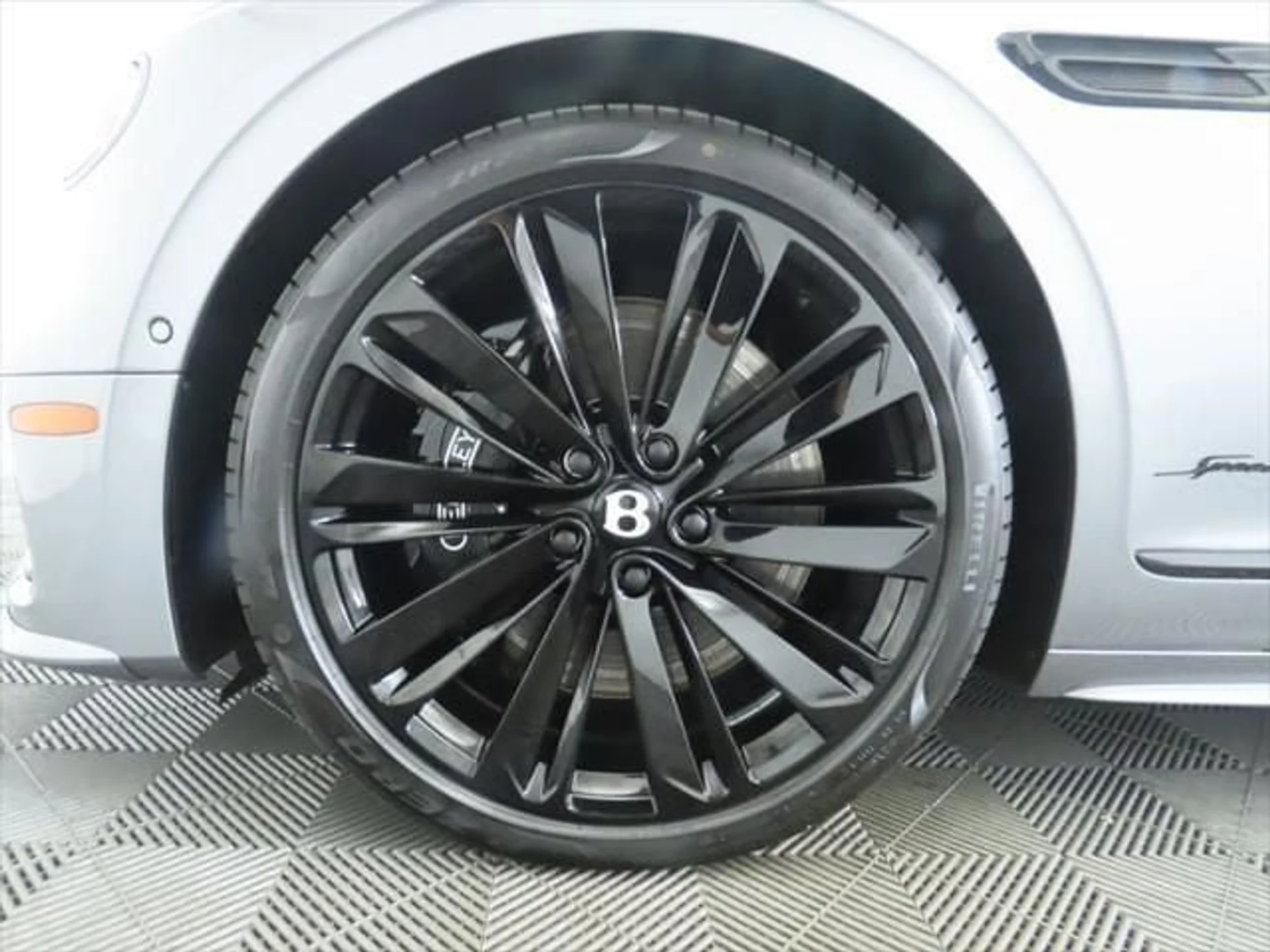 mph030_1427663578_used_2025_bentley_flying_spur_speedsedan_8119_23018472_31_640_adc10fde5f