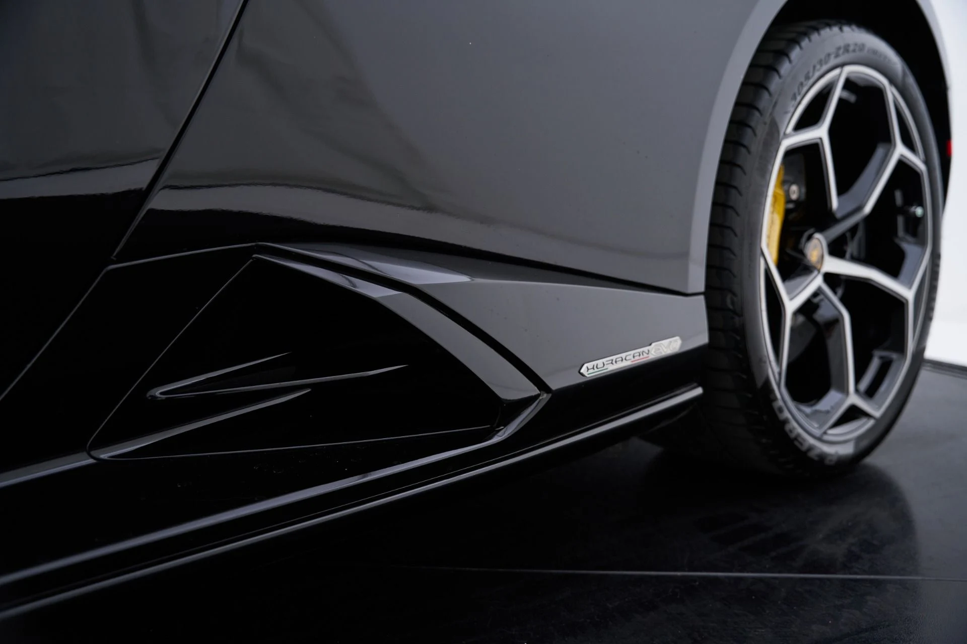 mph030_1429084523_Used_2024_Lamborghini_Huracan_1793135566_9e077e3be1