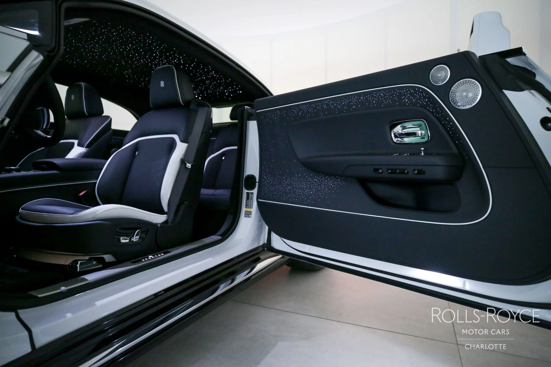mph030_143256132_Used_2024_Rolls_Royce_Spectre_1709308315_eb86ff69ef