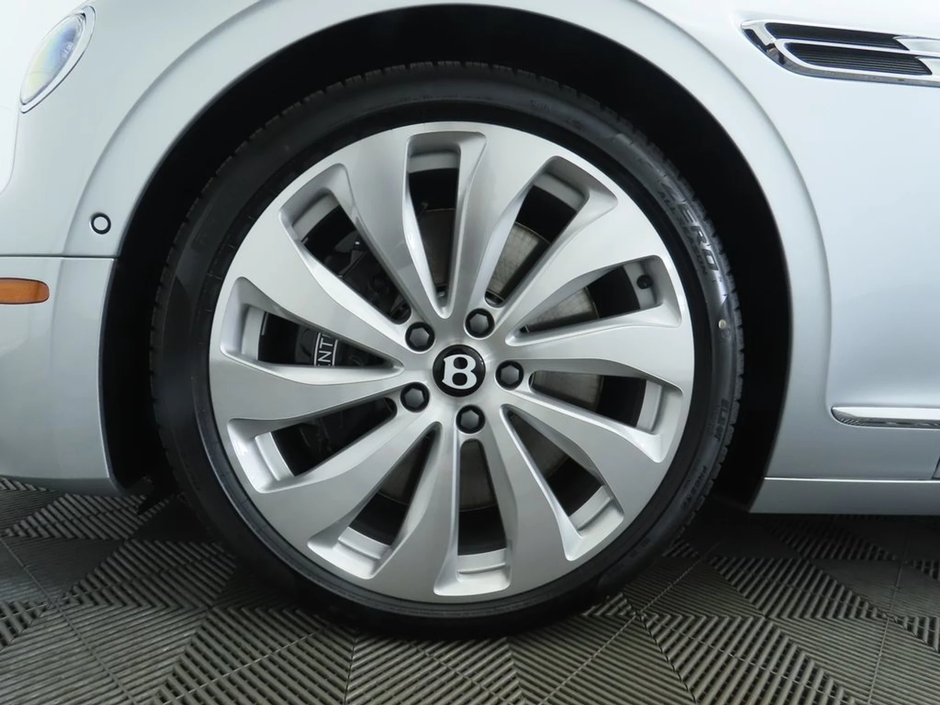 mph030_1448526948_new_2026_bentley_flying_spur_hybrid_8119_22973081_31_1024_44fd48ca6d