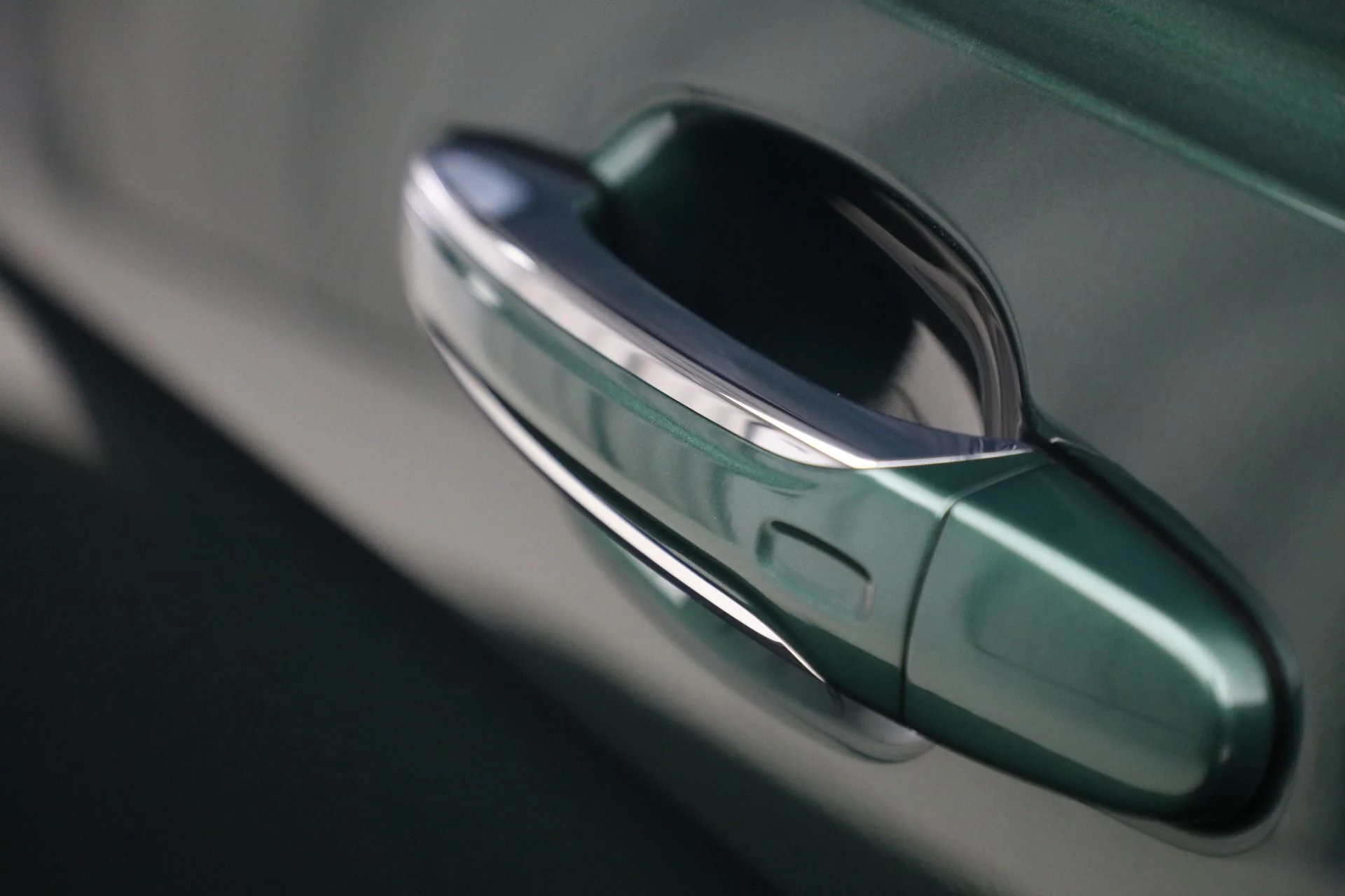 mph030_1454797262_New_2025_Bentley_Bentayga_V8_38503eeae9