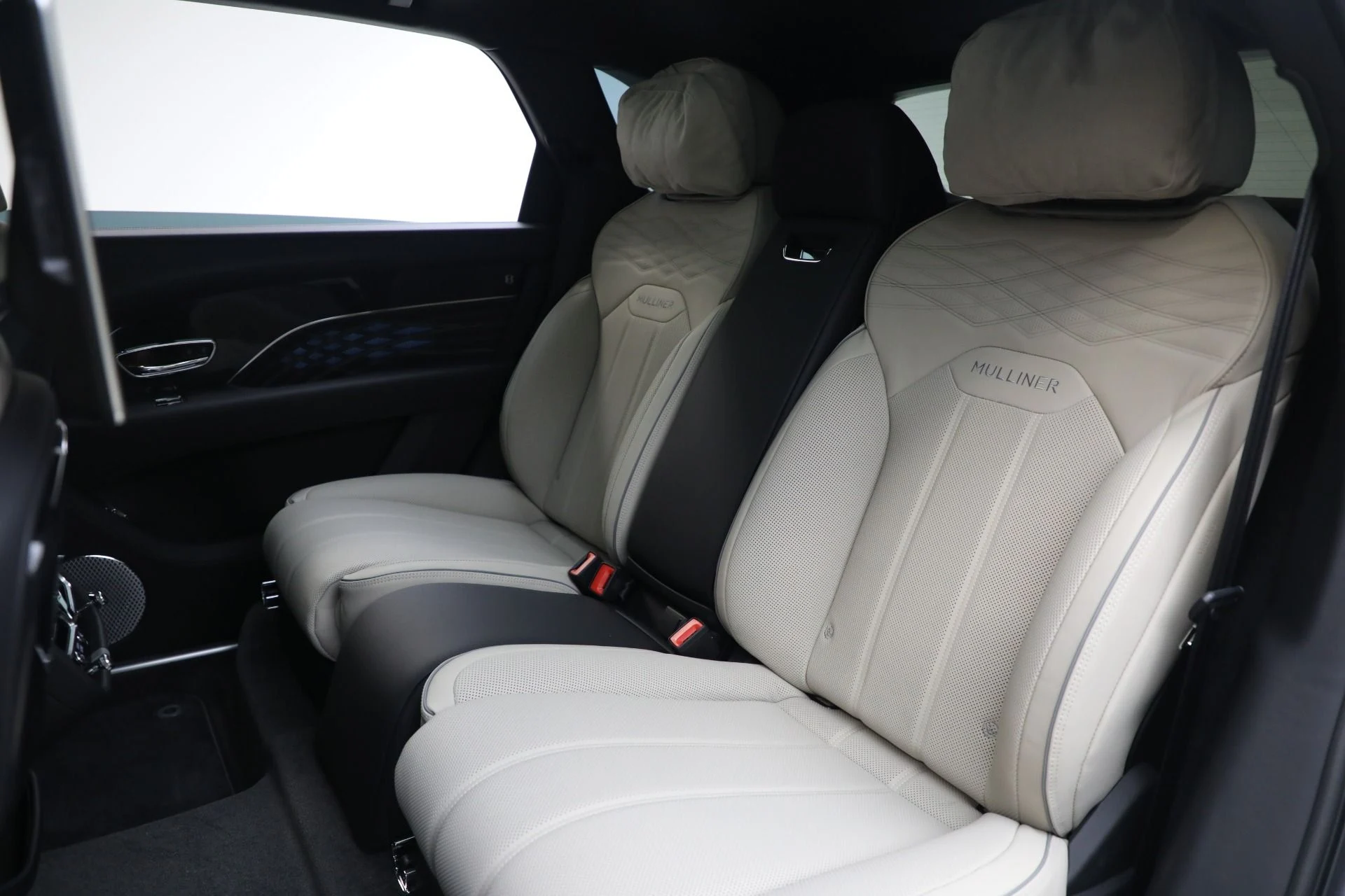 mph030_1464706061_New_2025_Bentley_Bentayga_EWB_Mulliner_V8_eb0c509557