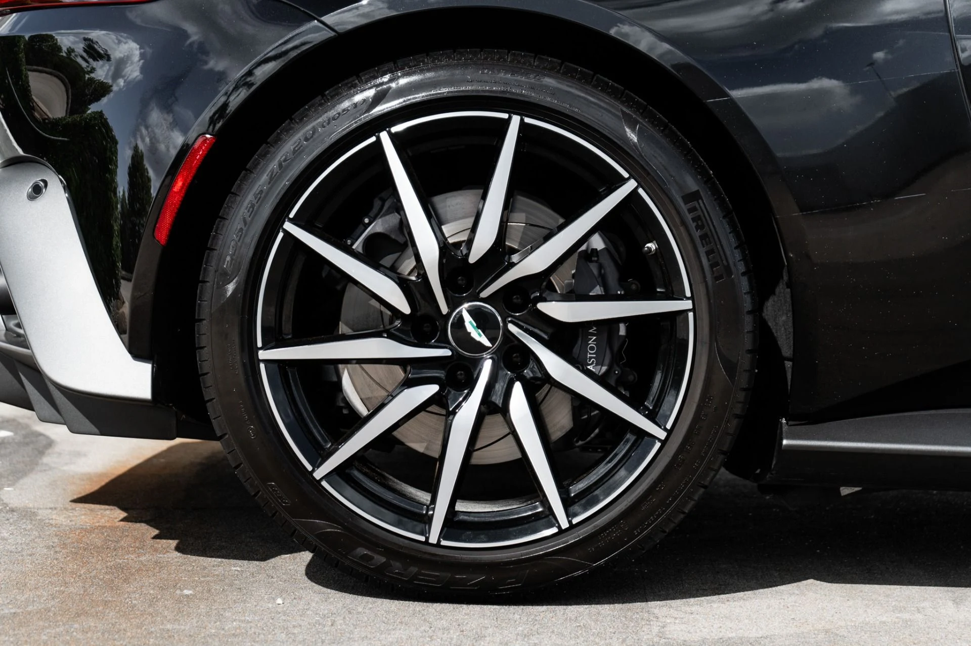 mph030_1469436281_Used_2019_Aston_Martin_Vantage_1789496200_c02e84f387