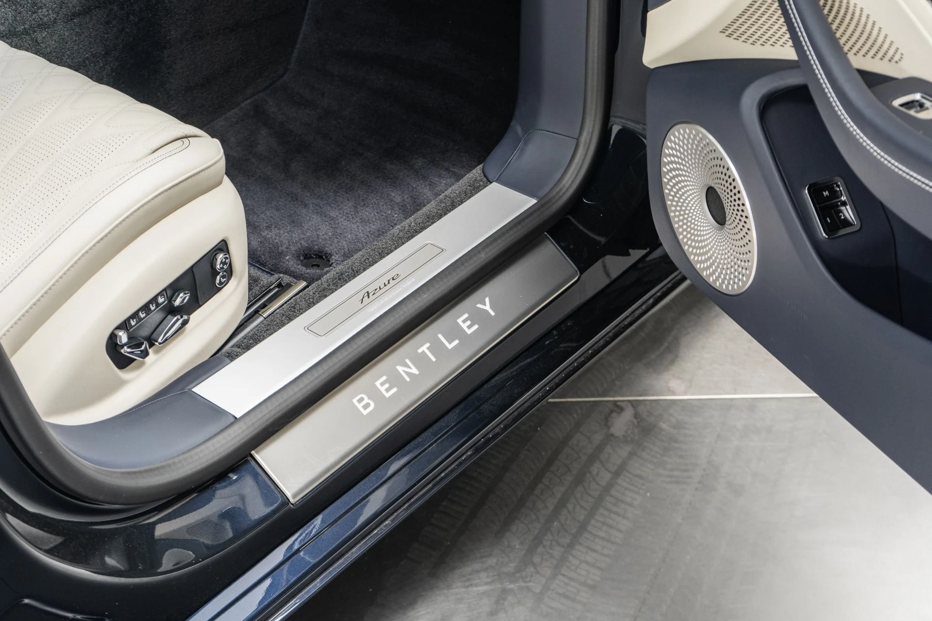 mph030_1491538688_Used_2026_Bentley_Flying_Spur_Azure_Bang_and_Olufsen_Audio_Mulliner_Driving_Specification_1778702450_1b6845d2ce