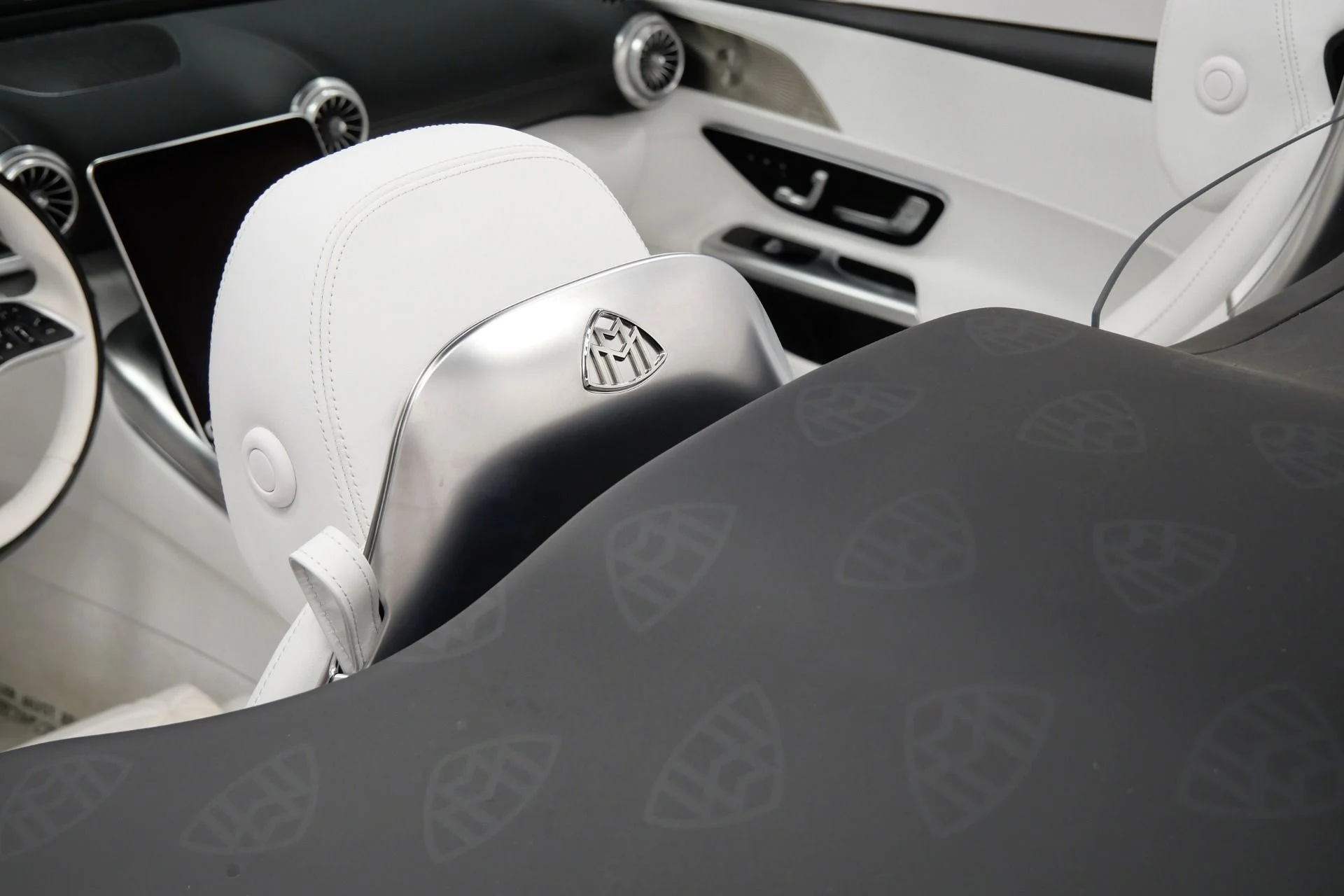 mph030_1492362191_Used_2026_Mercedes_Benz_Maybach_SL_680_Monogram_Series_As_New_Condition_1767976694_45c38d3836