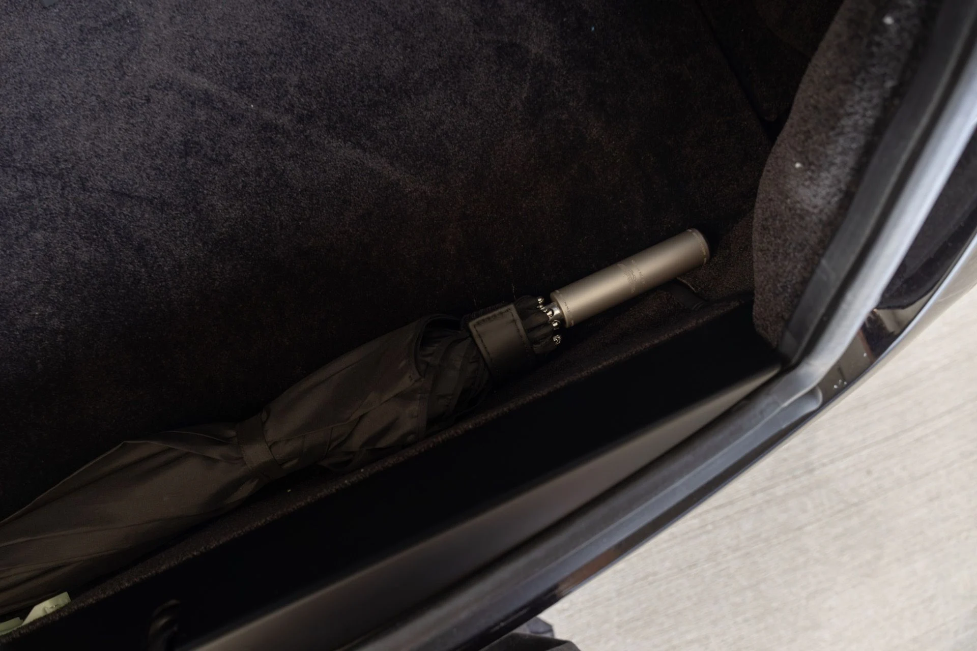 mph030_1517547161_Used_2015_Aston_Martin_Vanquish_Volante_1776978035_780c22f306