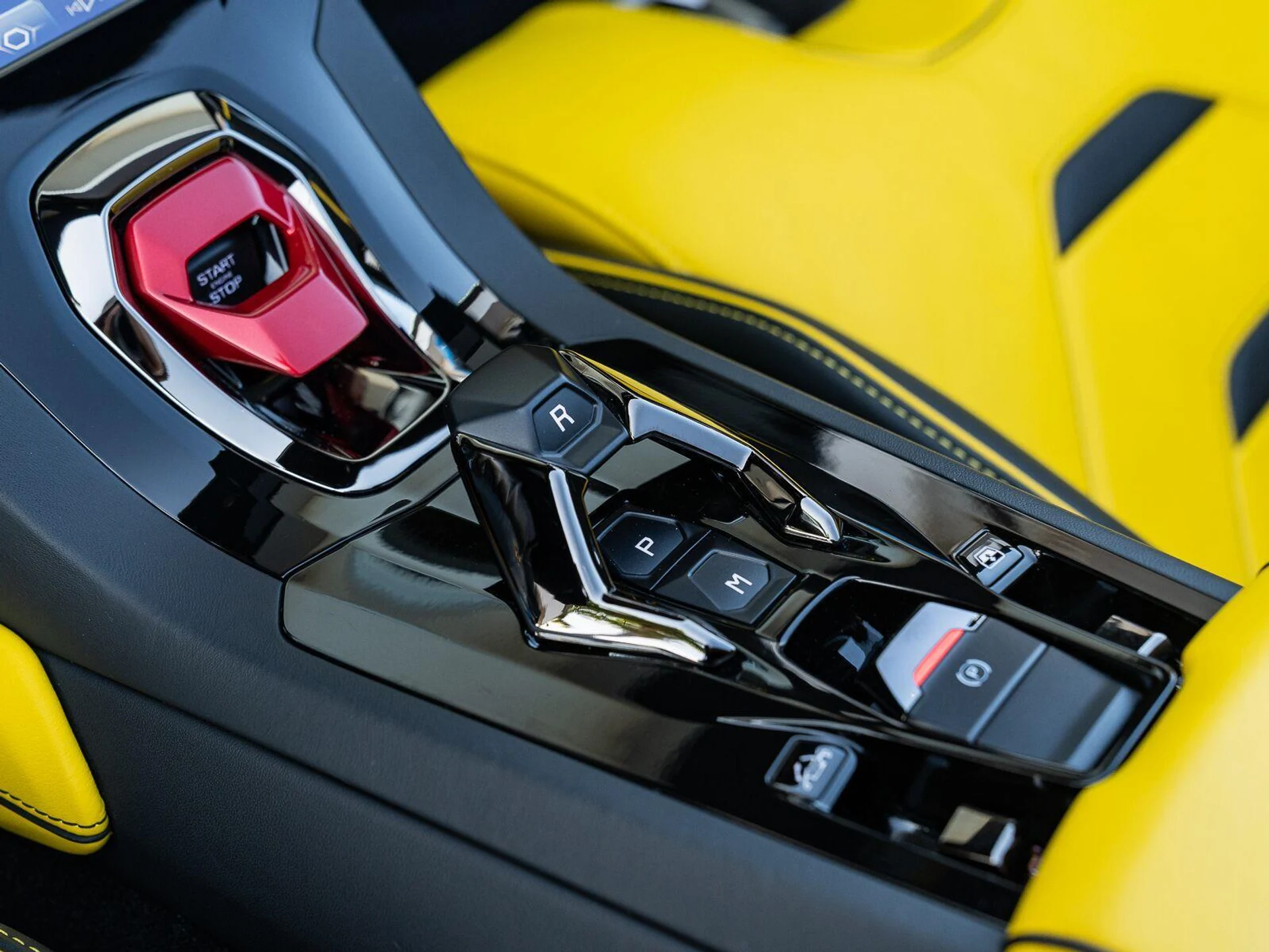 mph030_1520344082_Used_2022_Lamborghini_Huracan_EVO_Spyder_AWD_1792704193_f0db612a39