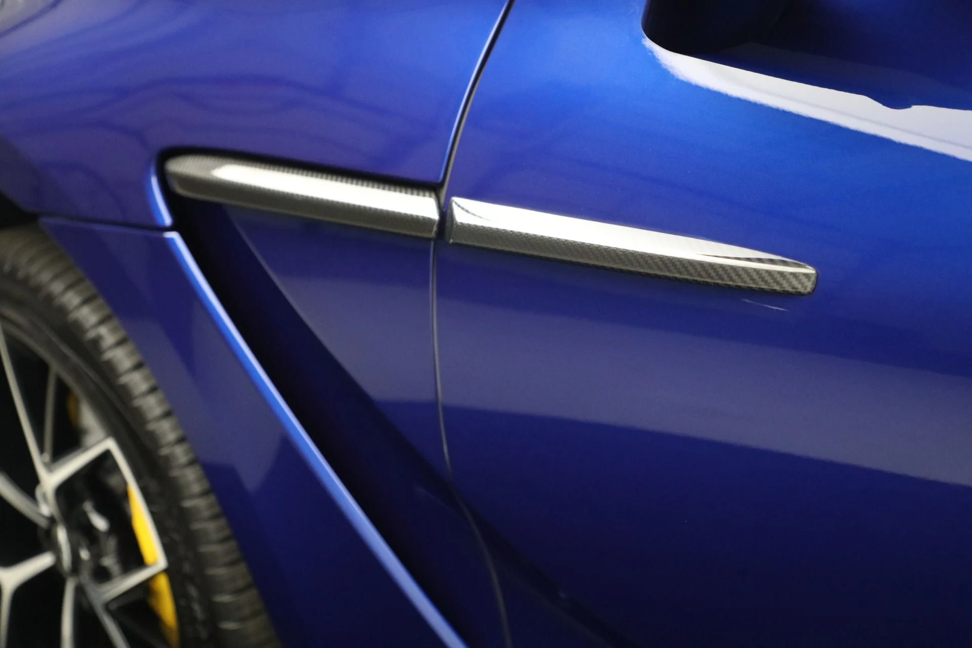 mph030_1525472493_New_2025_Aston_Martin_DBX_707_707_8d57b66389