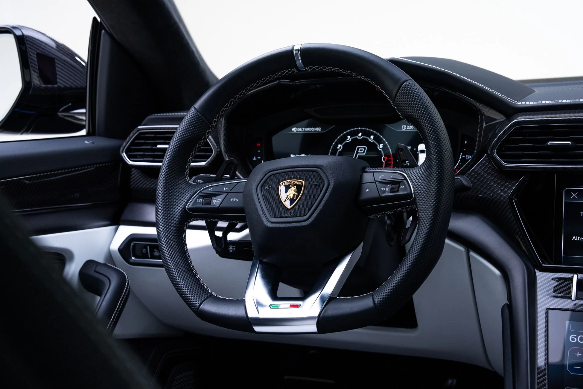 mph030_1554358490_Used_2022_Lamborghini_Urus_1775598124_4883613728