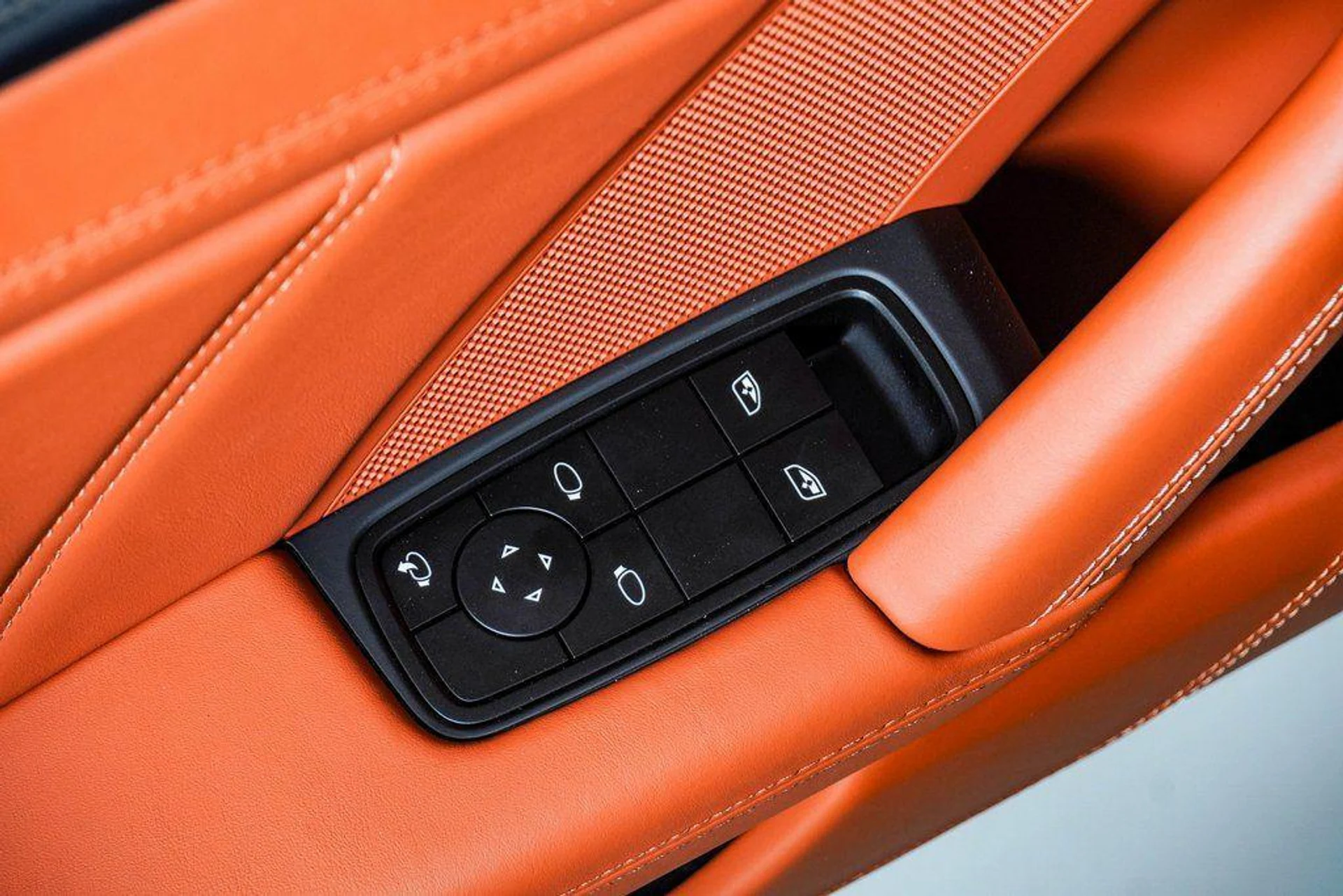 mph030_157208435_V_Lgv8z4lf_ZZ_3g_J4ocafvr7_Ip_Aq4_05547e2918