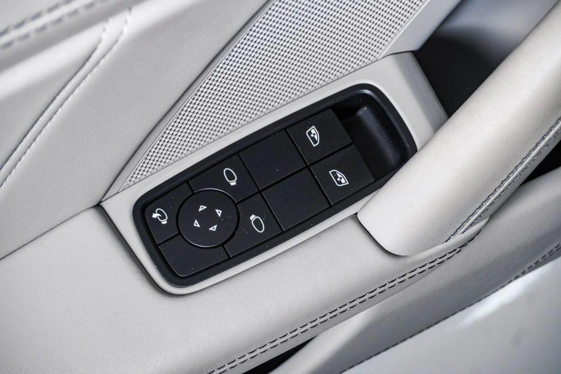 mph030_1572689819_3v4hy_X76_FL_Prlx_JNG_Euf_HZ_3ba_JQ_9eeeaffd3b