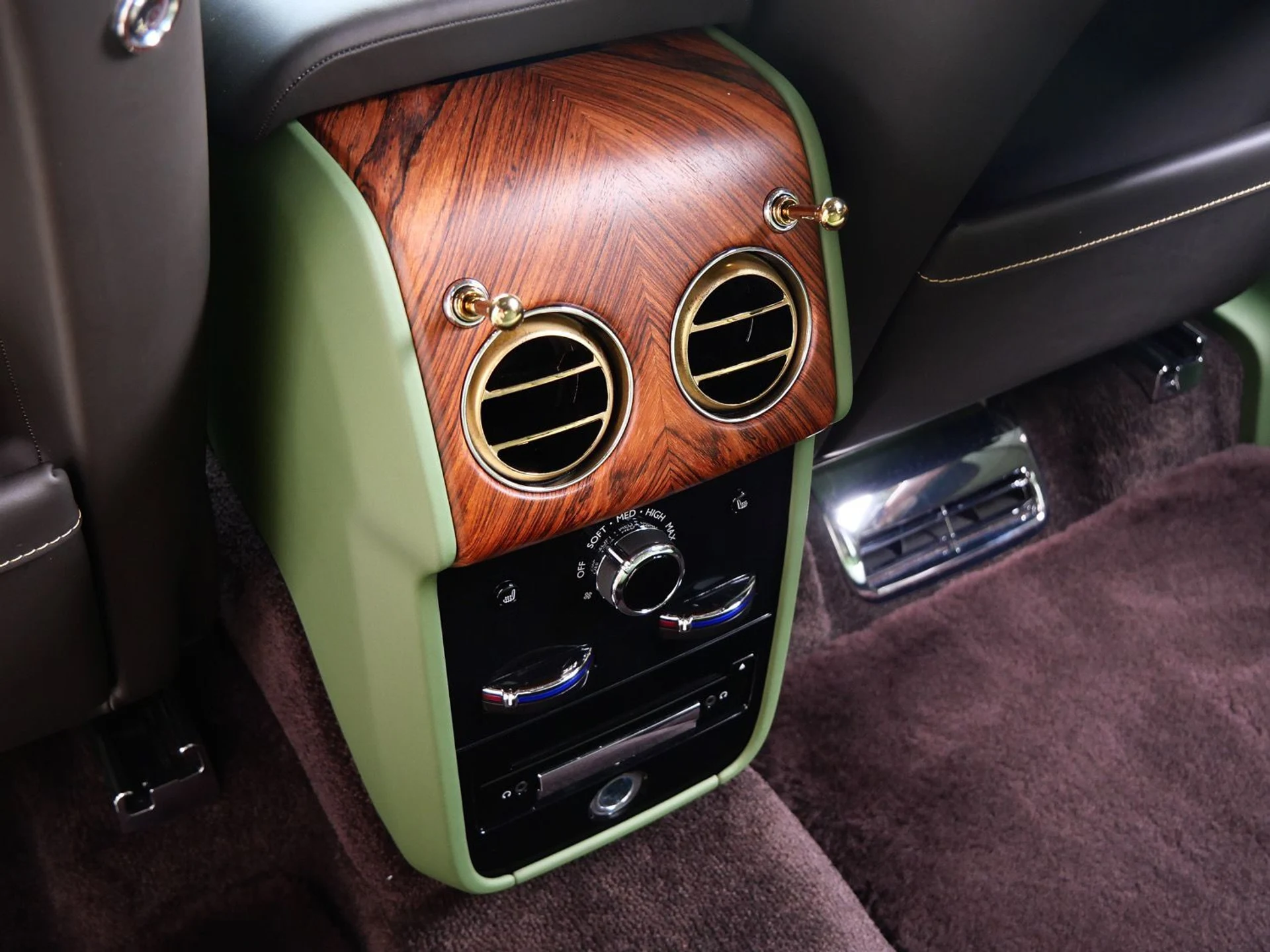 mph030_159326350_8f5cb642d2ee41e1548c473e2643effax_a250d2406a