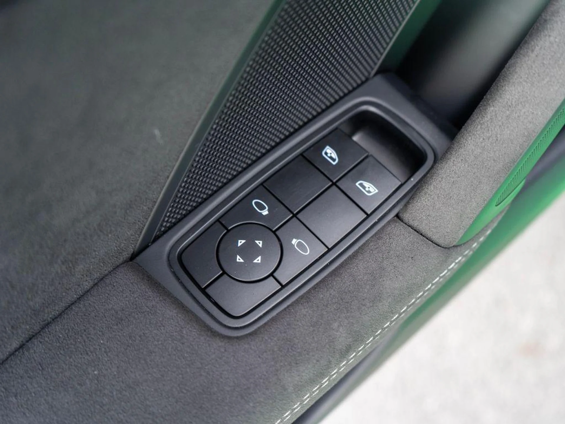 mph030_1594058348_h_XFK_7l_RY_5_FE_Myz2_V1q7a_Vw_BK_Gh0_988d8c3f35