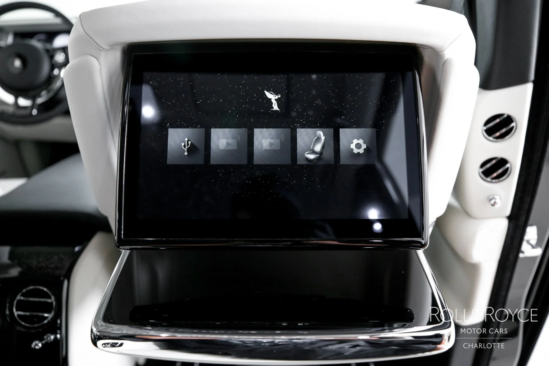 mph030_1606361113_Used_2025_Rolls_Royce_Phantom_1767376203_4964c222dd