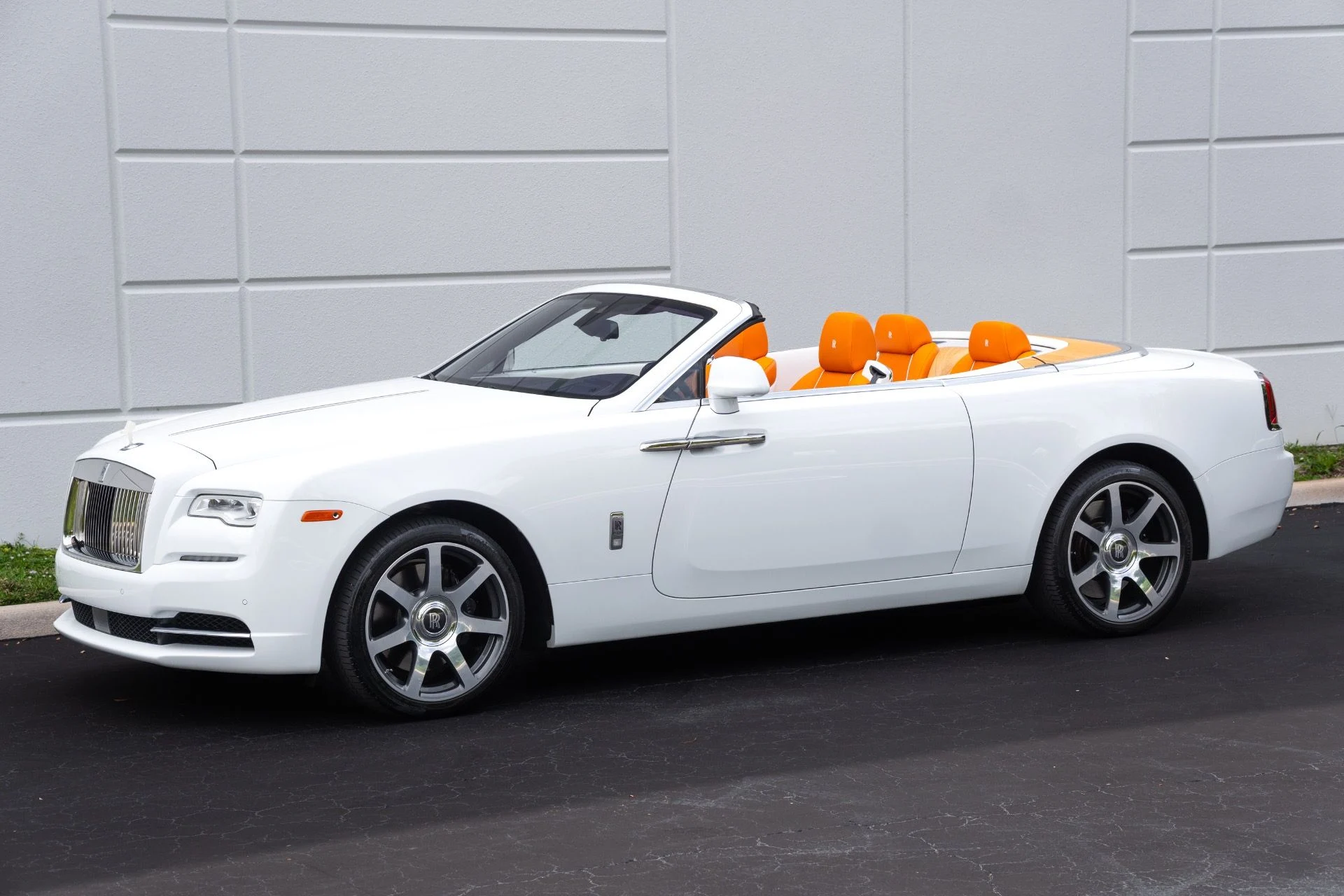 mph030_1623177891_Used_2017_Rolls_Royce_Dawn_1781114248_0d203c1ef5