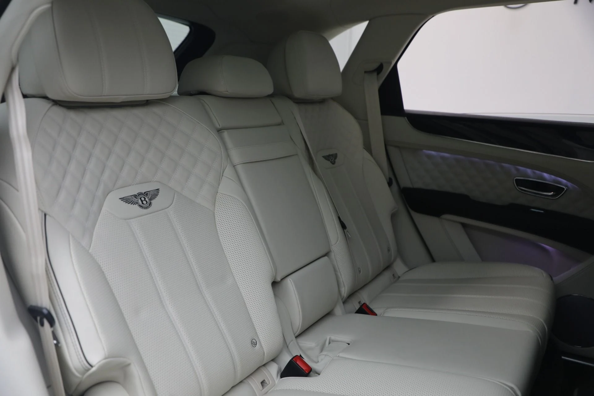 mph030_1628327628_Used_2022_Bentley_Bentayga_V8_1777753010_a057c2deaf