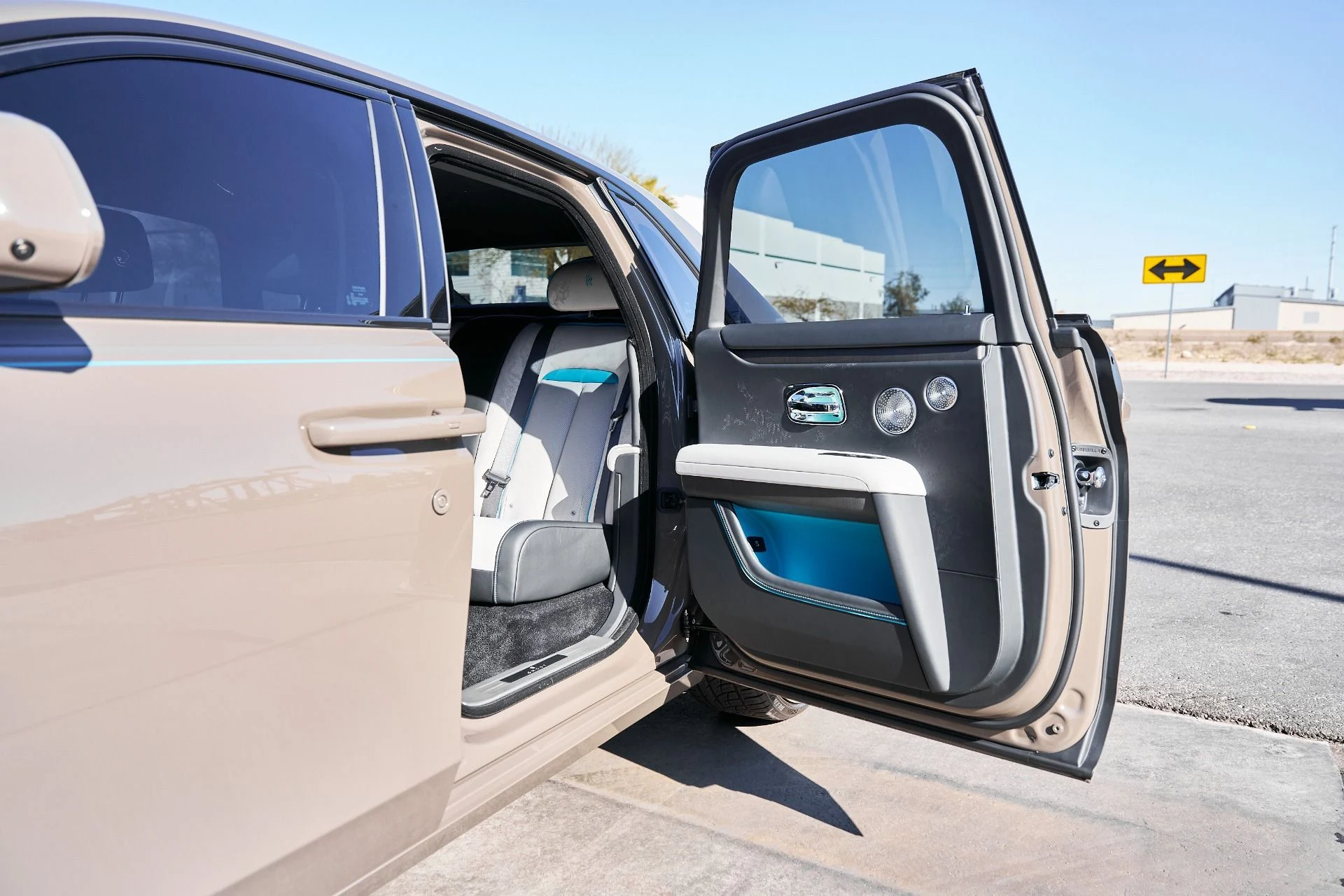mph030_1631725485_Used_2025_Rolls_Royce_Ghost_Base_1770172865_4bf93a2e2a