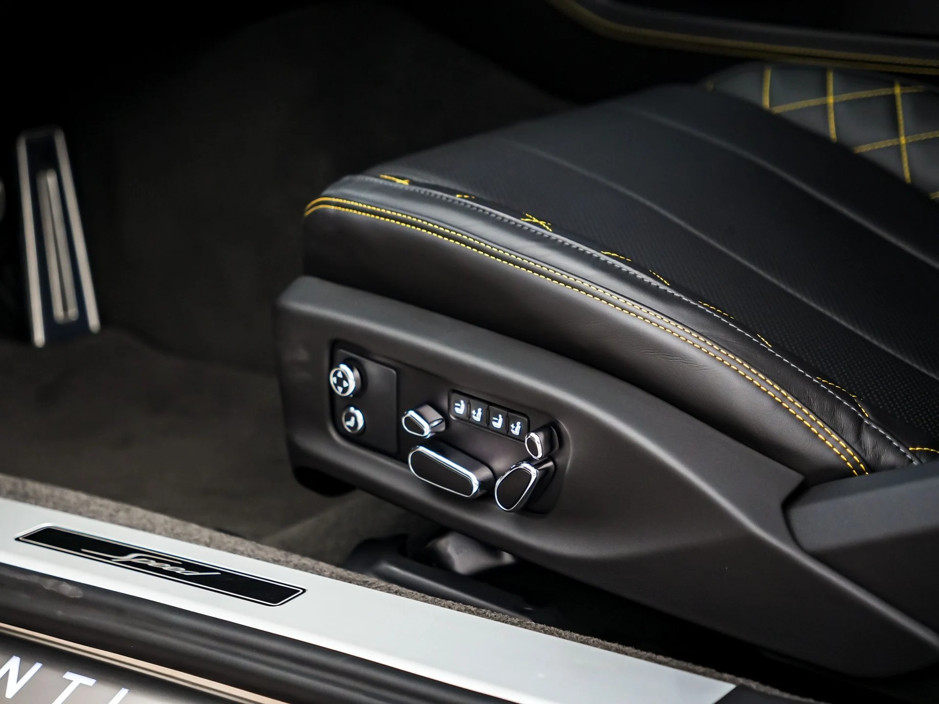 mph030_1632804592_Hi_Tech_Luxury_Imports_LLC_SCBCT_2_ZG_6_NC_098069_image_30_319abf3d2b