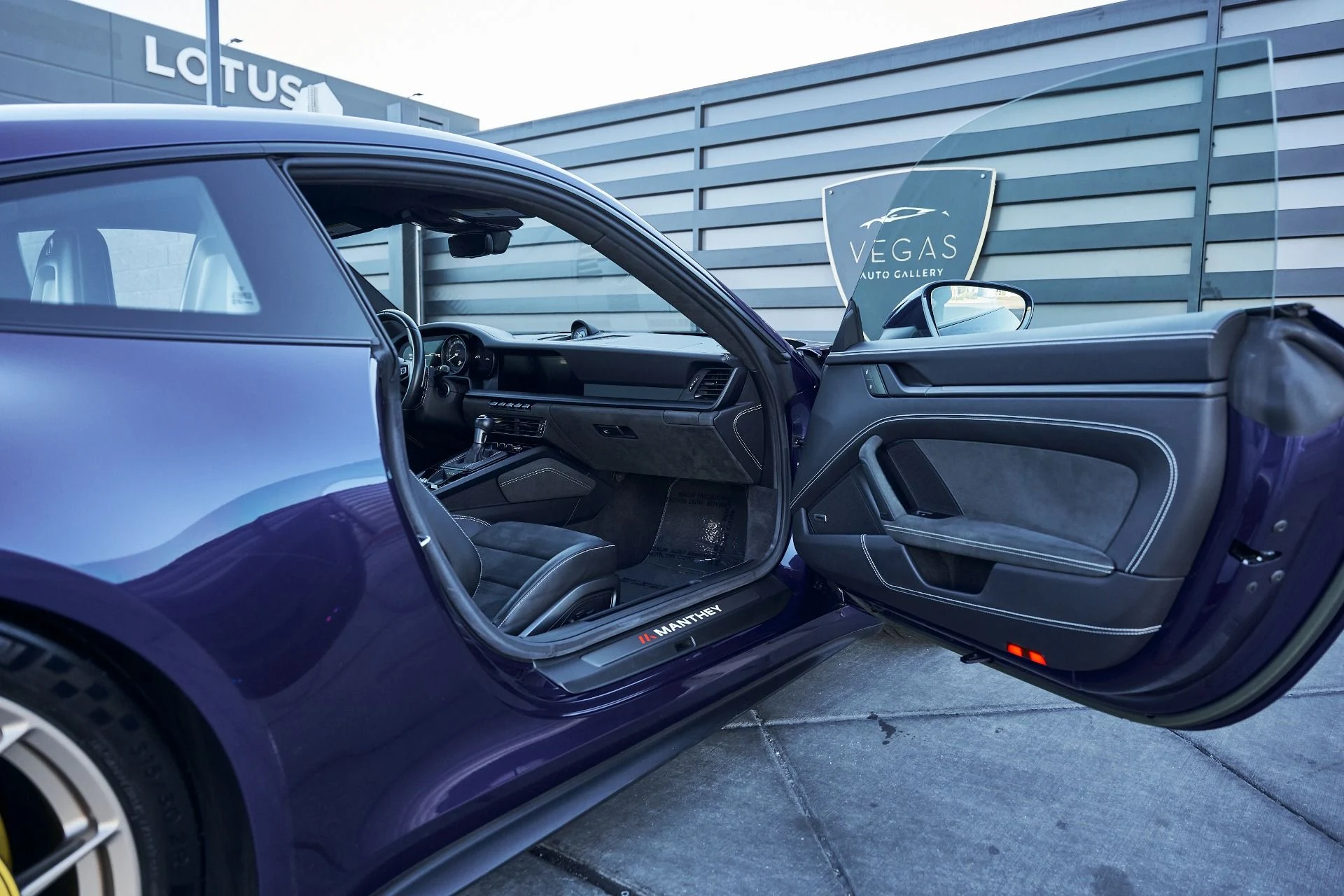 mph030_164174200_Used_2023_Porsche_911_GT_3_1770166921_86b7249b8a