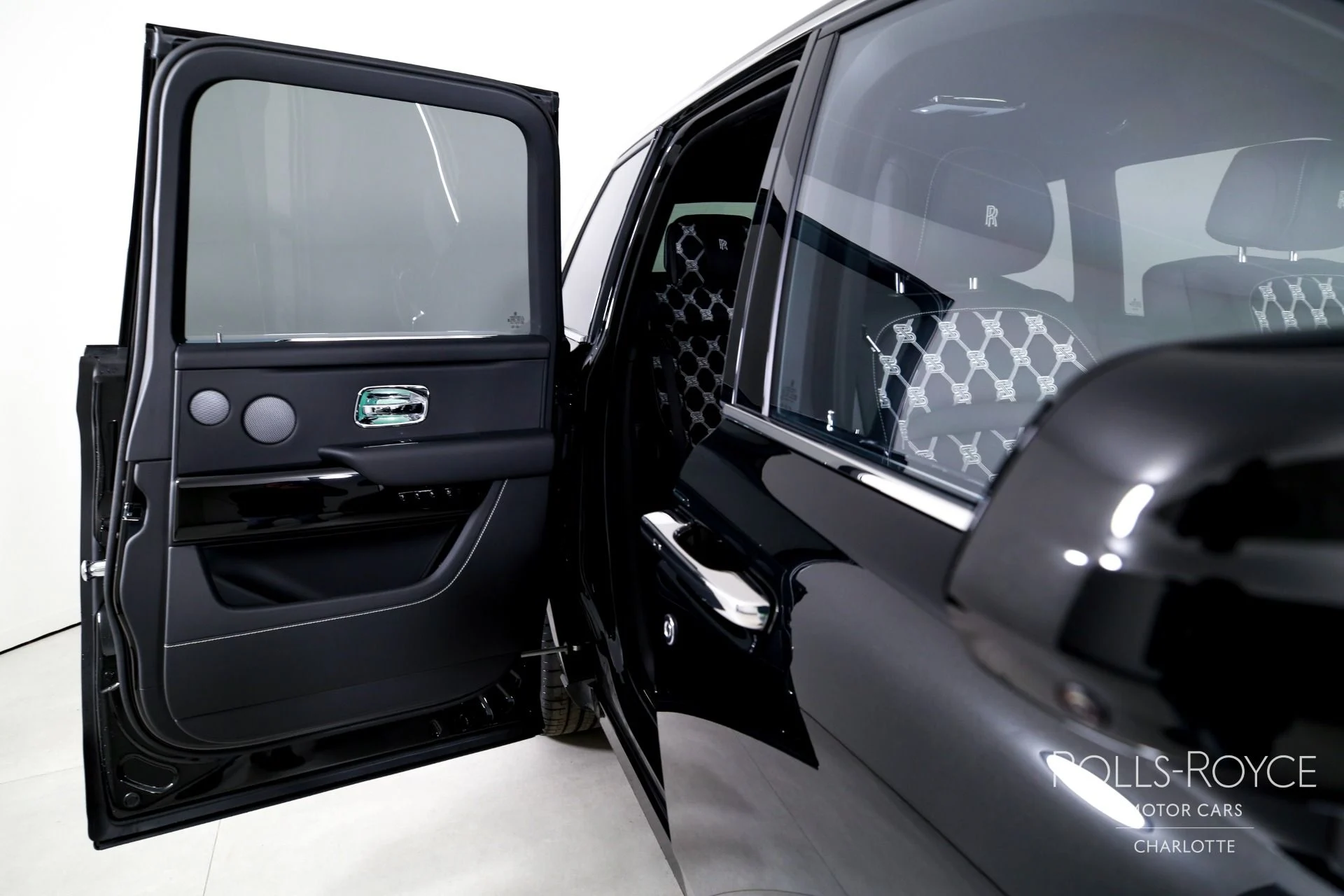 mph030_1646875943_Used_2026_Rolls_Royce_Cullinan_1765392948_28a8a81cea