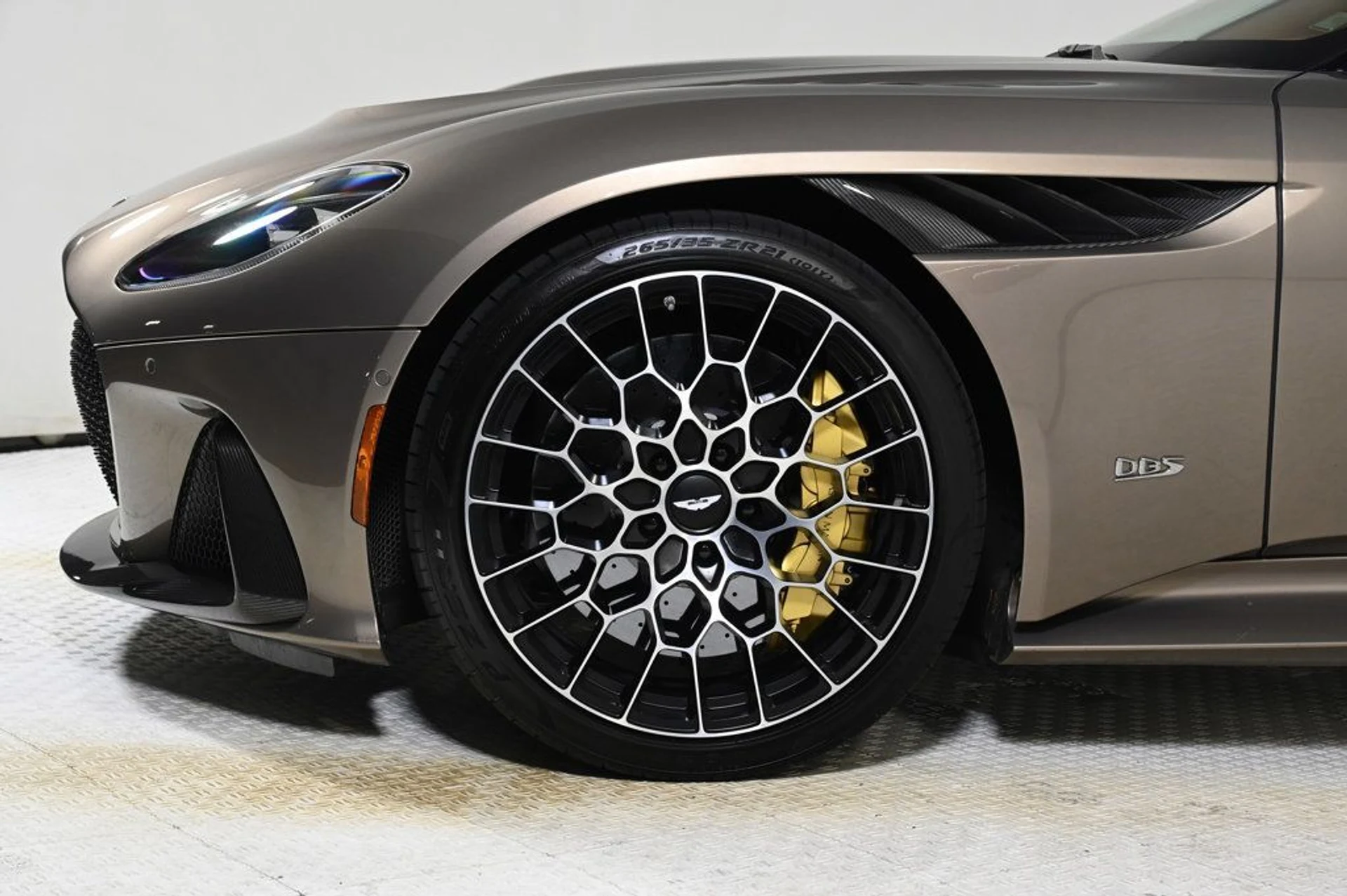 mph030_1650148741_used_2023_aston_martin_dbs_ultimate_11350_22943347_30_1024_0ea1648805