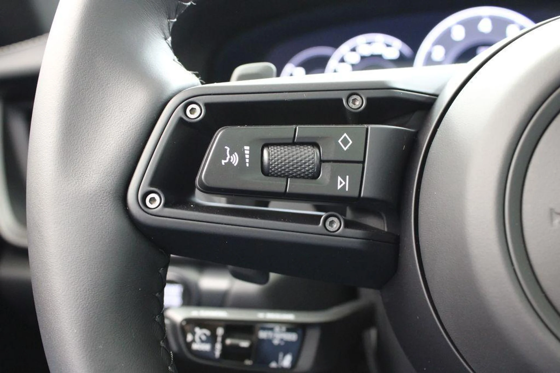 mph030_1661891661_zgu_W6_Waul_YWWSRJ_Lc_Merly8e5q_Y_b48163b010