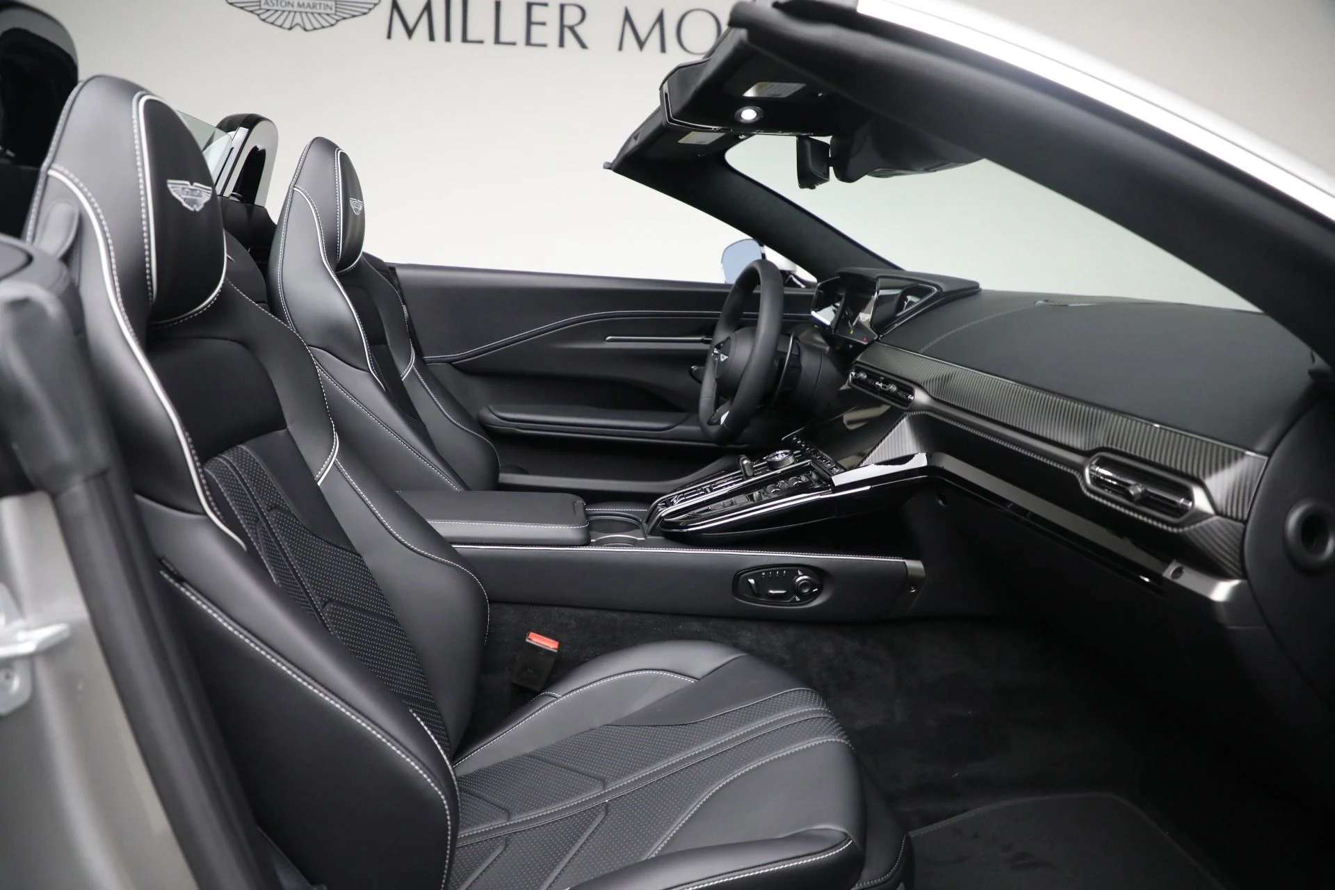 mph030_1676272948_New_2026_Aston_Martin_Vantage_Roadster_1762286648_52ffdedd4f