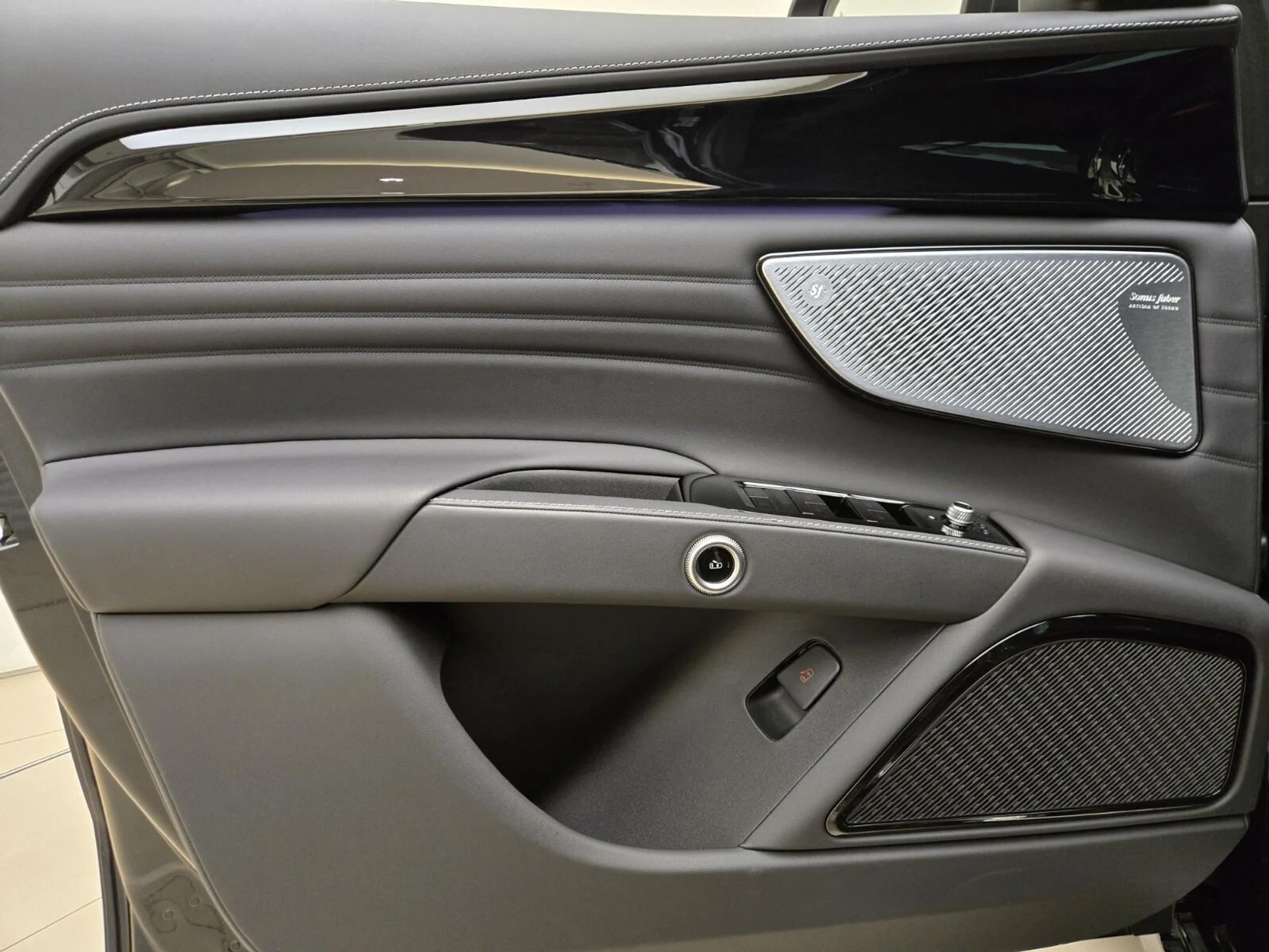 mph030_1682521200_Used_2025_Maserati_Grecale_Folgore_1765003994_5dc1b2e345