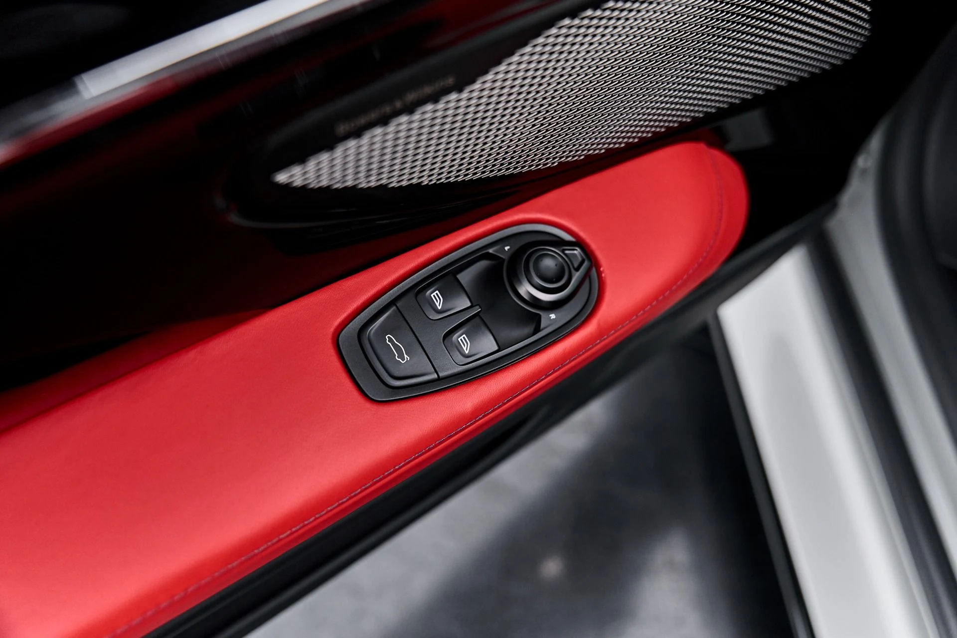 mph030_1697141161_Used_2024_Aston_Martin_DB_12_1789627756_7e6f48cc98