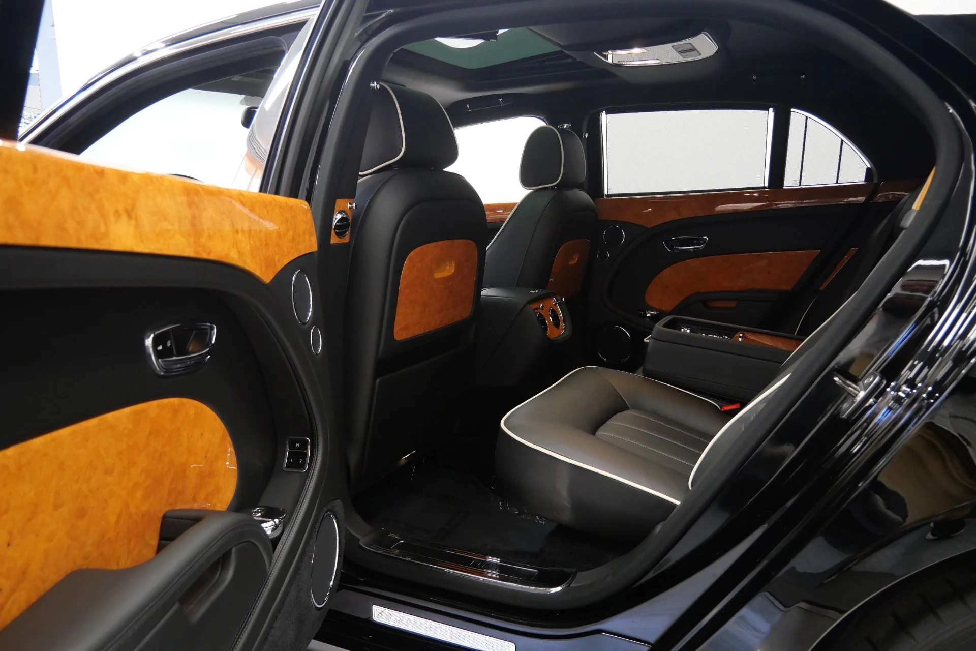 mph030_1699788712_Used_2013_Bentley_Mulsanne_Premier_Specification_Heated_and_Ventilated_Seats_1783449145_4fc7f0cb5d