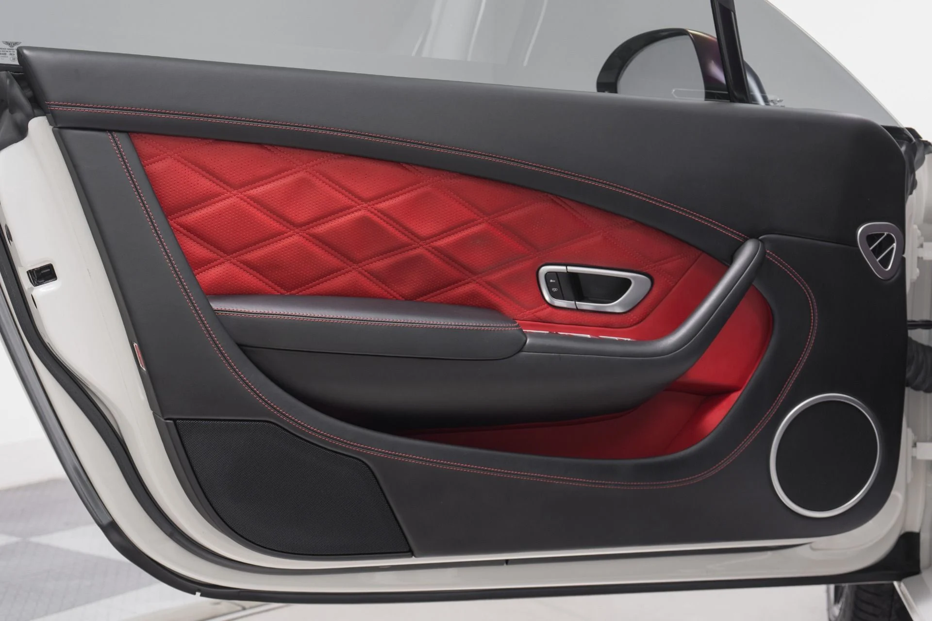 mph030_1705970090_Used_2015_Bentley_Continental_GT_V8_S_Mulliner_Driving_Specification_Two_Tone_Interior_1776277868_4fc8f4af2b