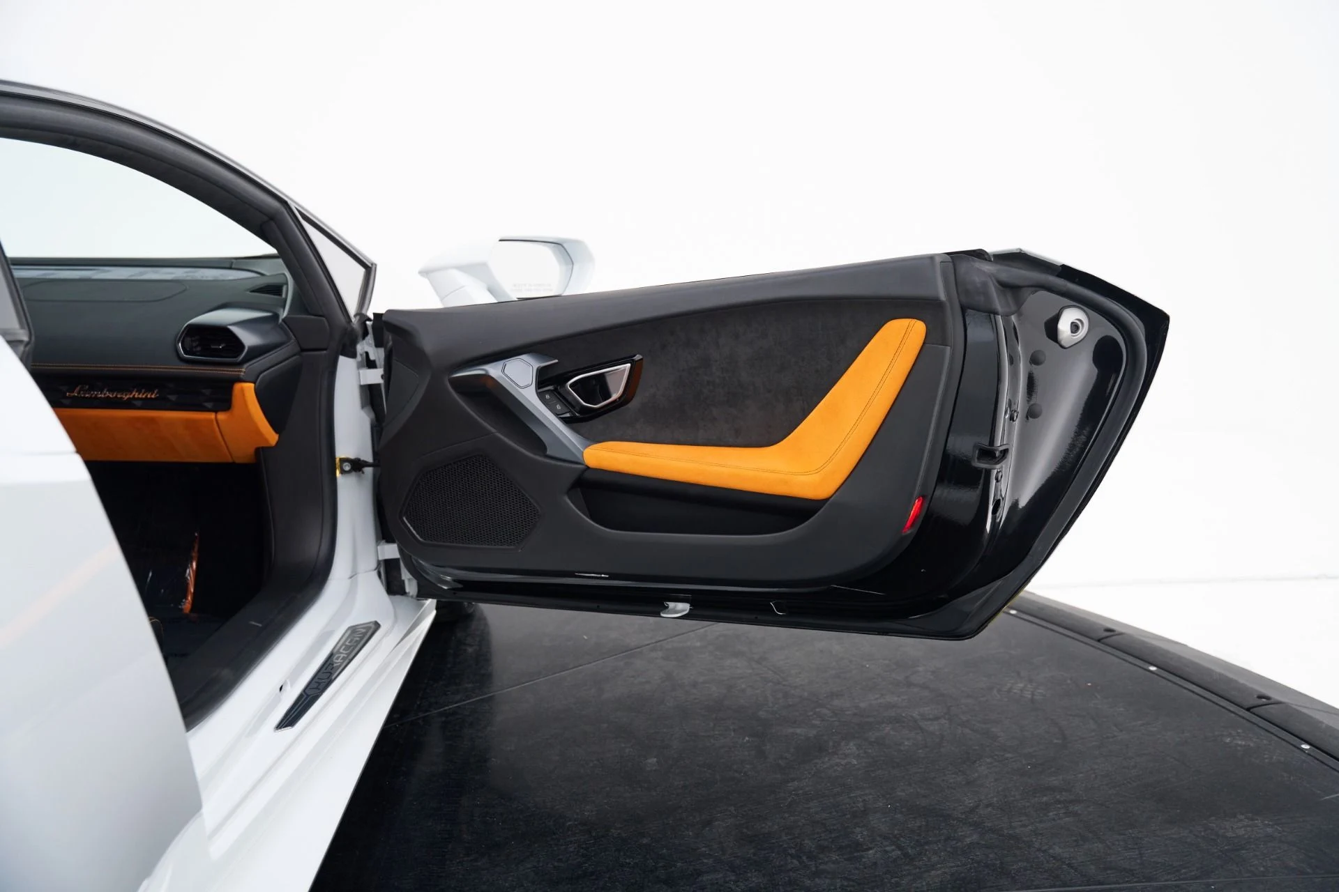 mph030_1718715966_Used_2015_Lamborghini_Huracan_LP_610_4_1792523974_828c382beb
