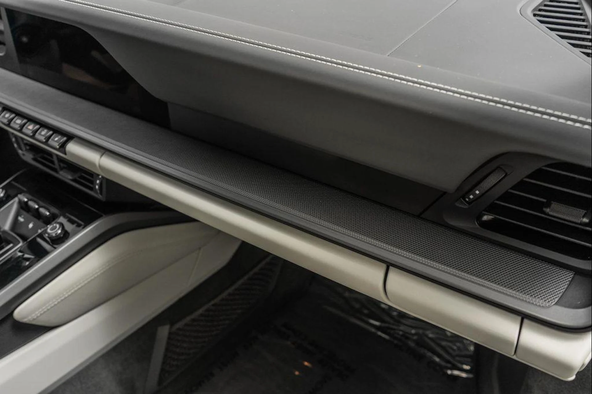 mph030_1726122996_gq_N57_Mkzwj_So0_Ye_T4_G_Czg3p8r_Ik_6cb1049f4e