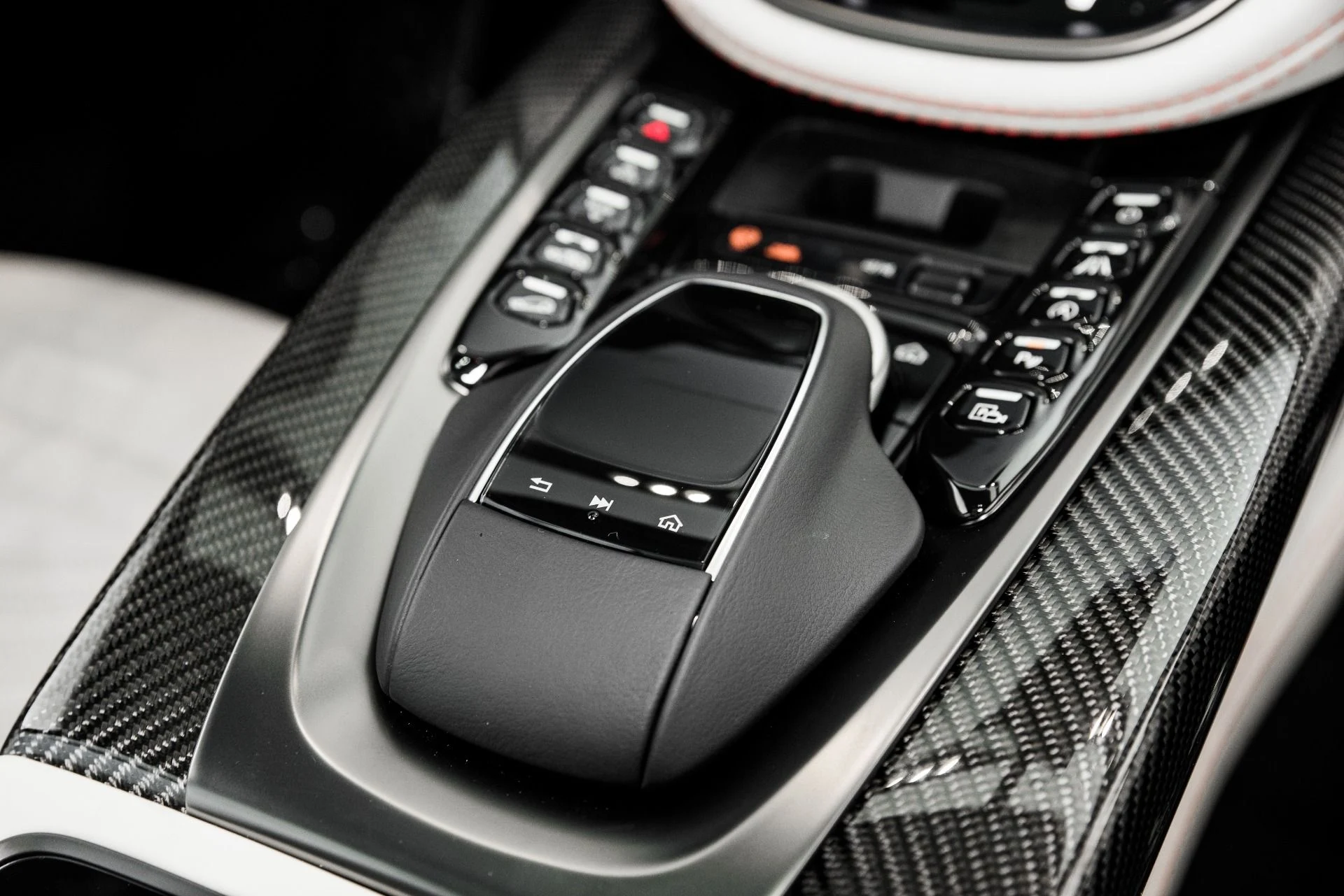 mph030_1730088929_Used_2022_Aston_Martin_DBX_550_1675796960_7905de3167