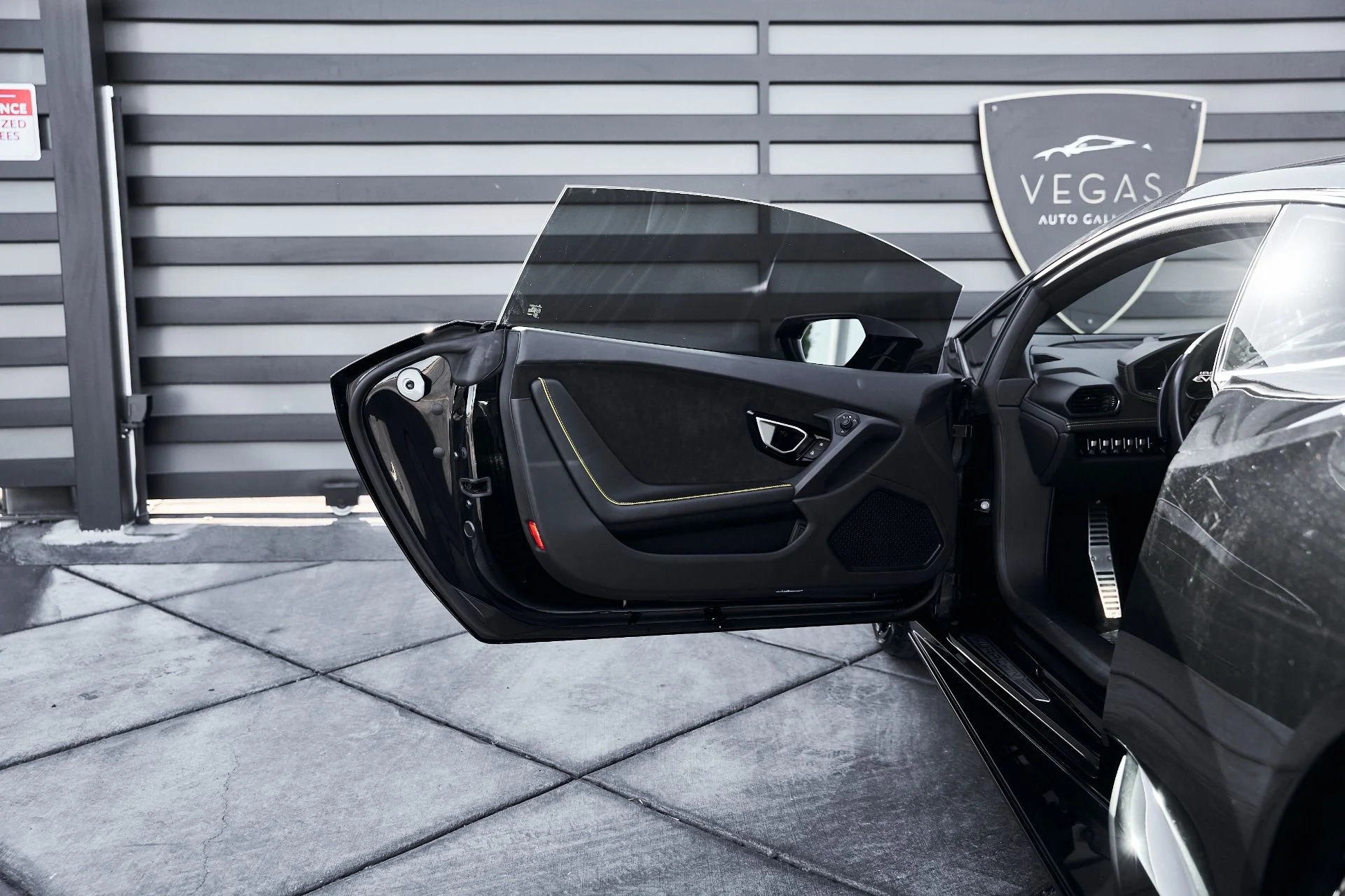 mph030_1736048306_Used_2021_Lamborghini_Huracan_EVO_Base_1774404978_ec46fea913