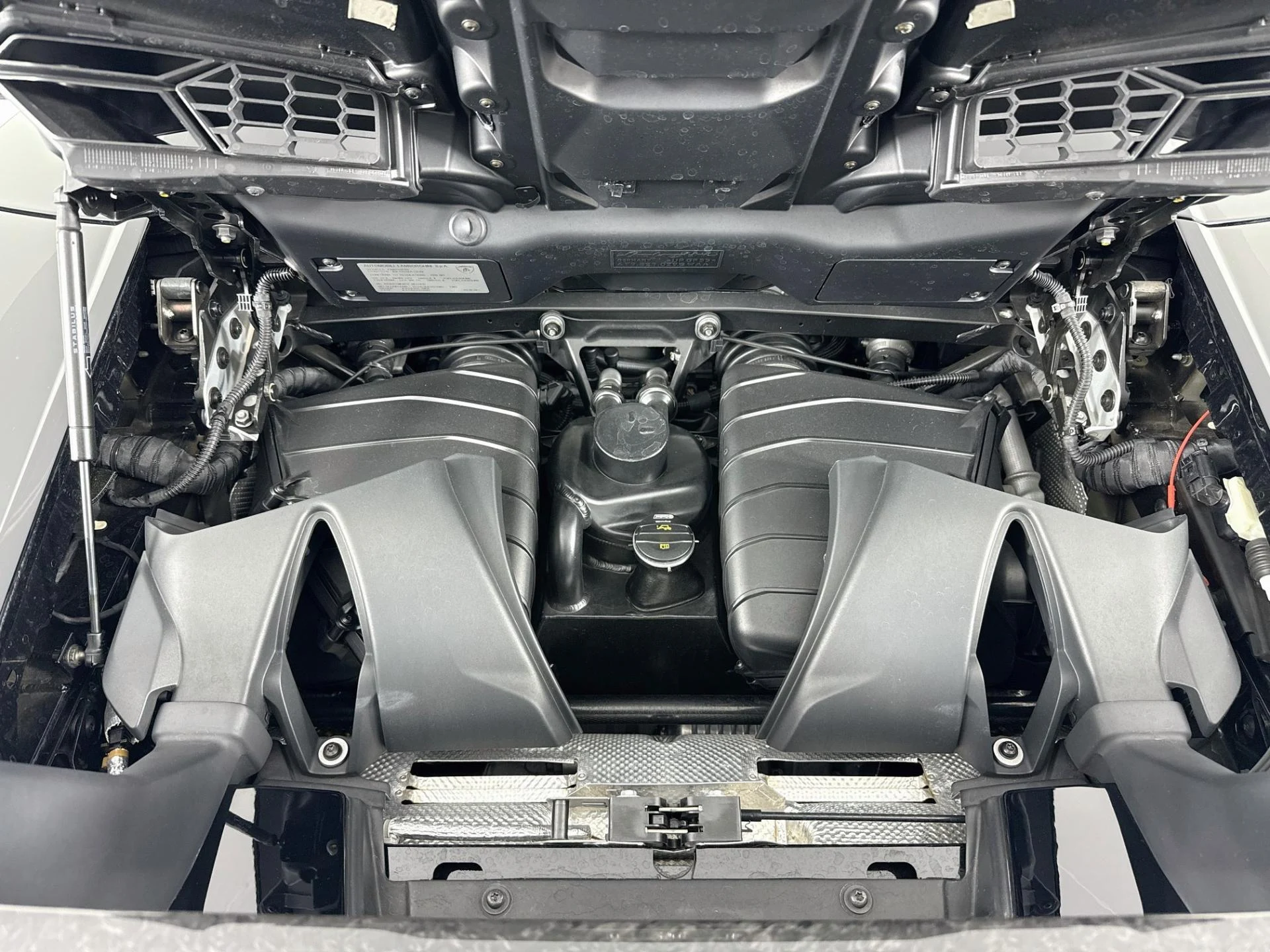 mph030_1749398323_Used_2019_Lamborghini_Huracan_Performante_Spyder_1793134357_991de1a157