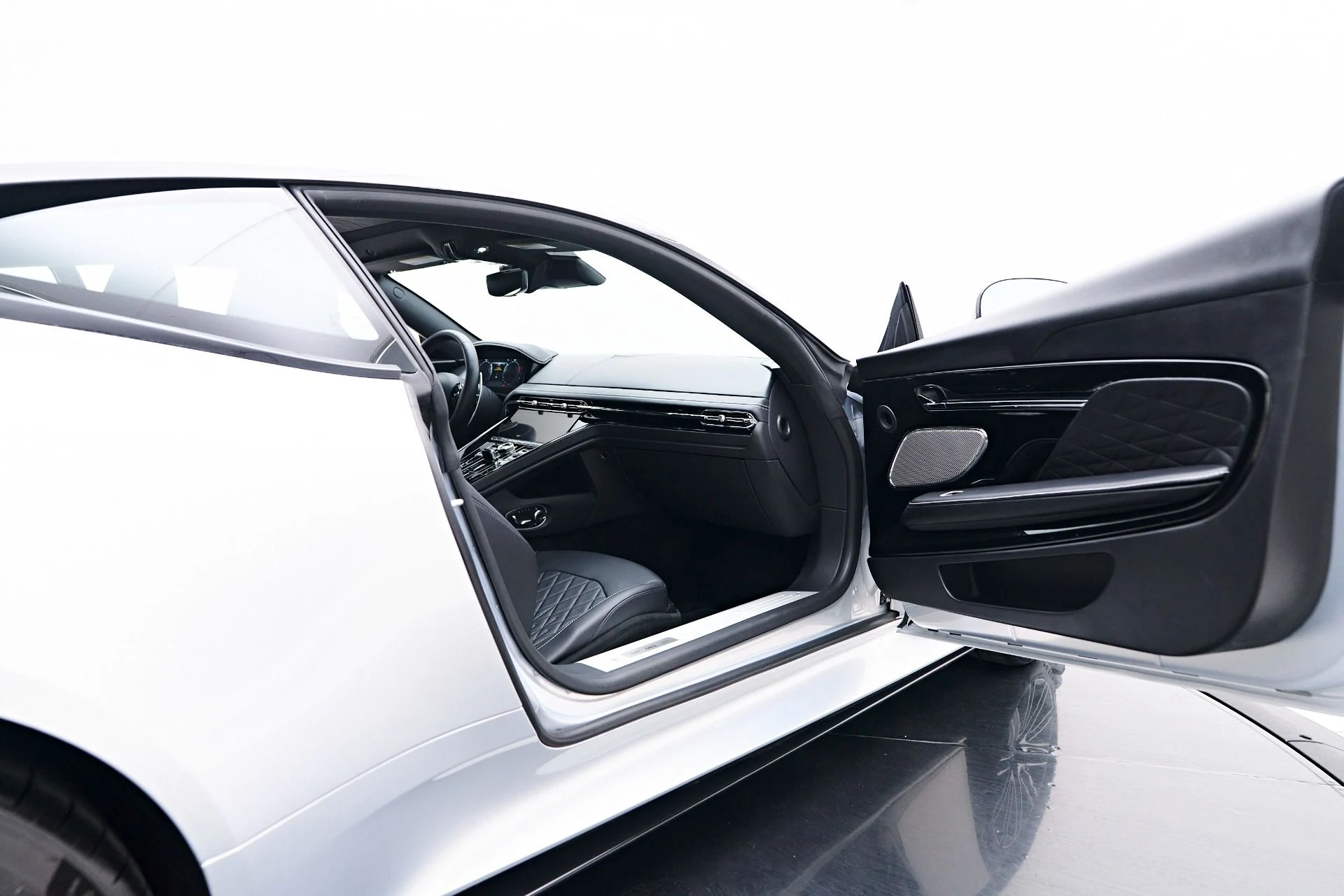 mph030_1781082293_Used_2024_Aston_Martin_DB_12_1755890612_d324e19739