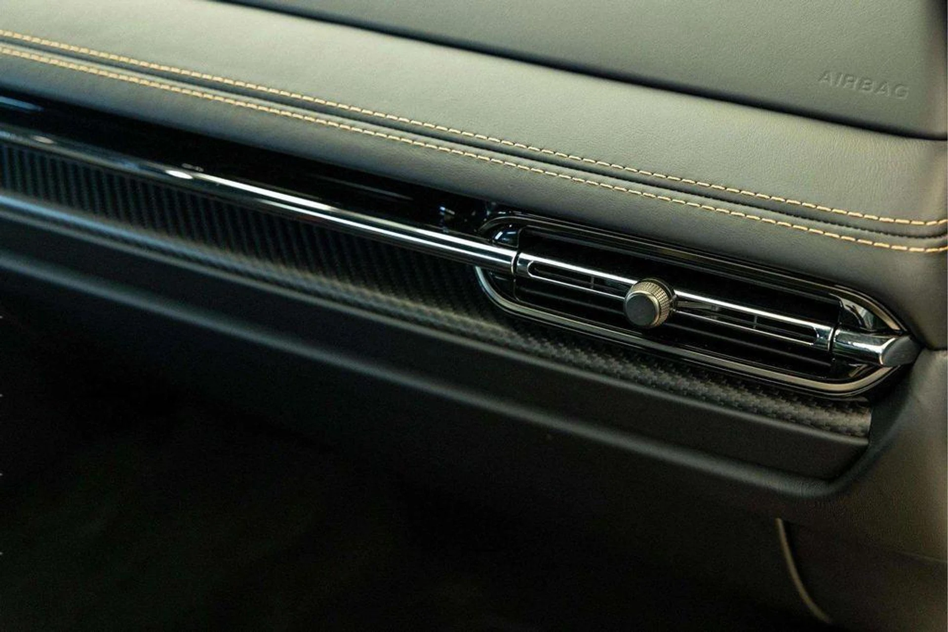 mph030_178585234_QZ_4t8_Qtht_Vq_Lz4_M_Tv1e833_Vq_Y_2a55c99f22