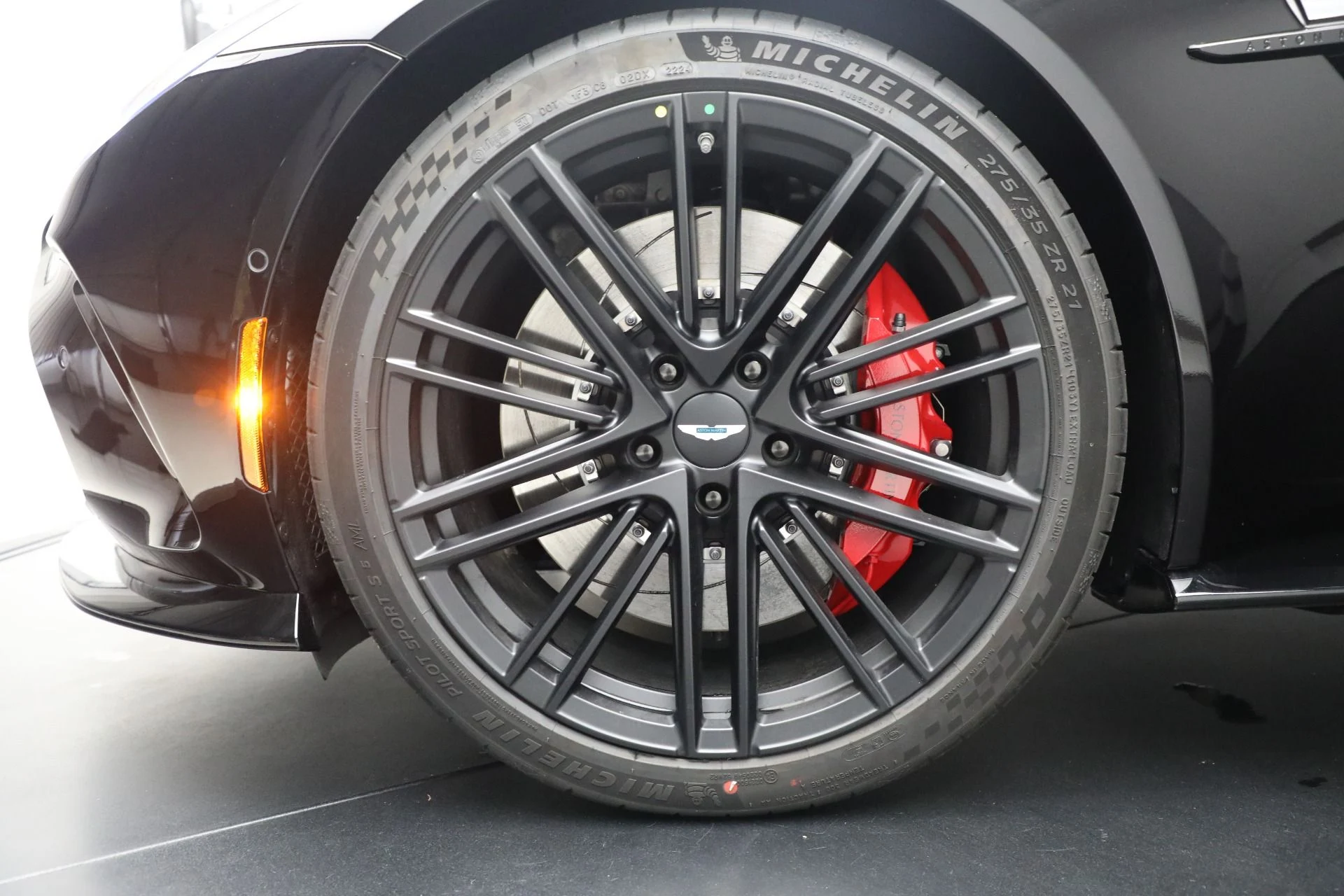 mph030_1789416228_New_2025_Aston_Martin_Vantage_c148ed589b