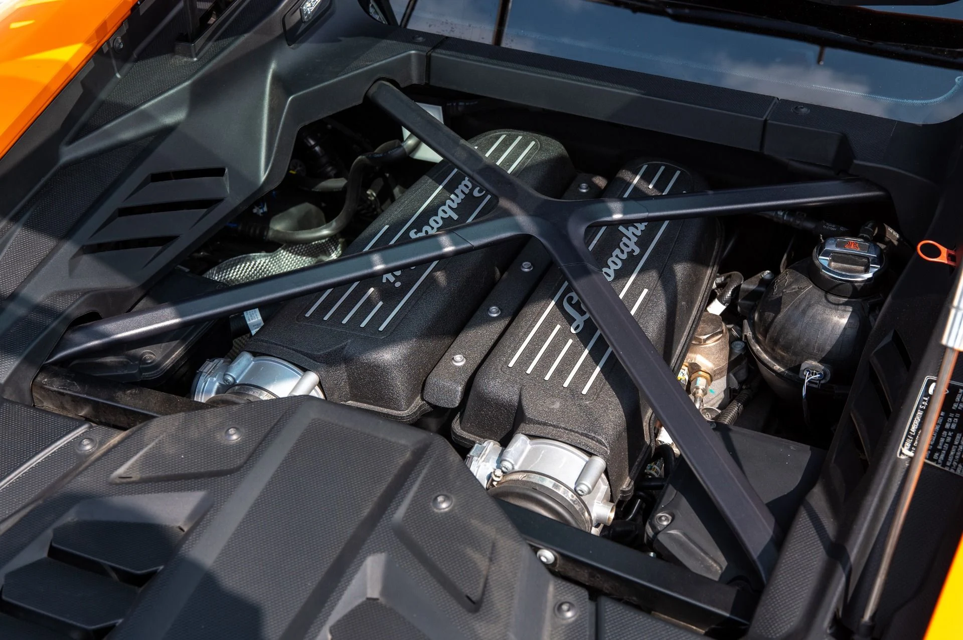 mph030_1801773970_Used_2021_Lamborghini_Huracan_EVO_1753824342_08be4613b0