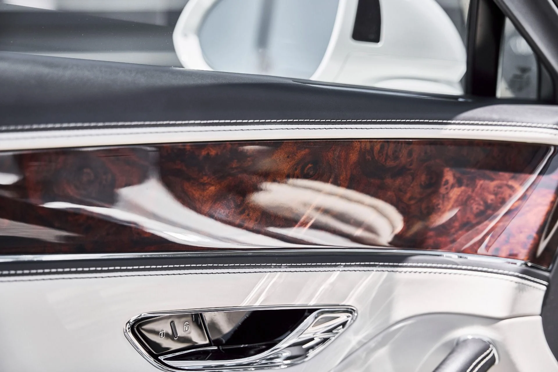 mph030_1803564892_Used_2021_Bentley_Flying_Spur_V8_1780617124_bebadf0534
