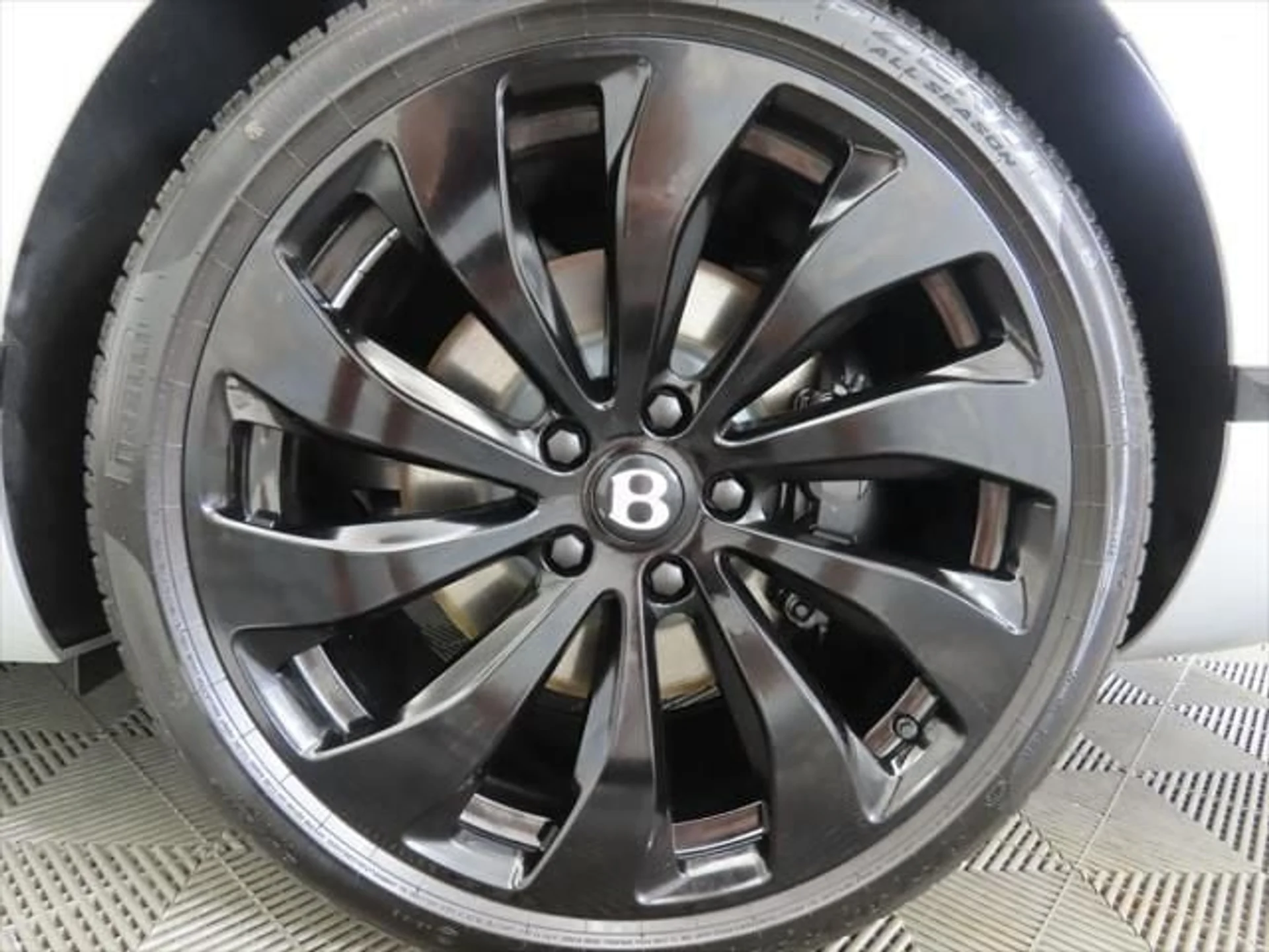 mph030_1807120872_used_2025_bentley_flying_spur_blackeditionsedan_8119_23021249_31_640_6c2df84644