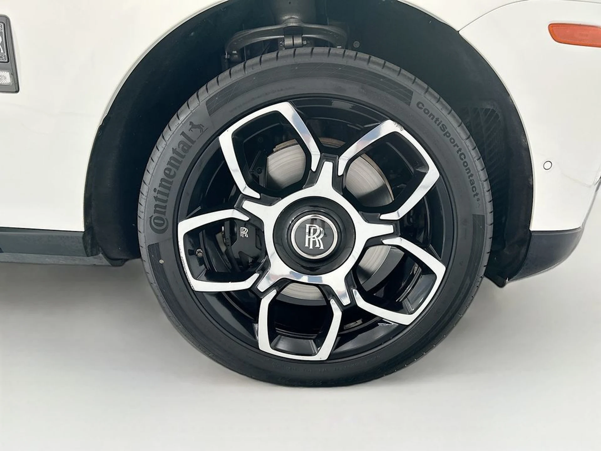 mph030_1809592724_used_2021_rolls_royce_cullinan_sportutility_8119_23020576_31_1024_f0451675ae