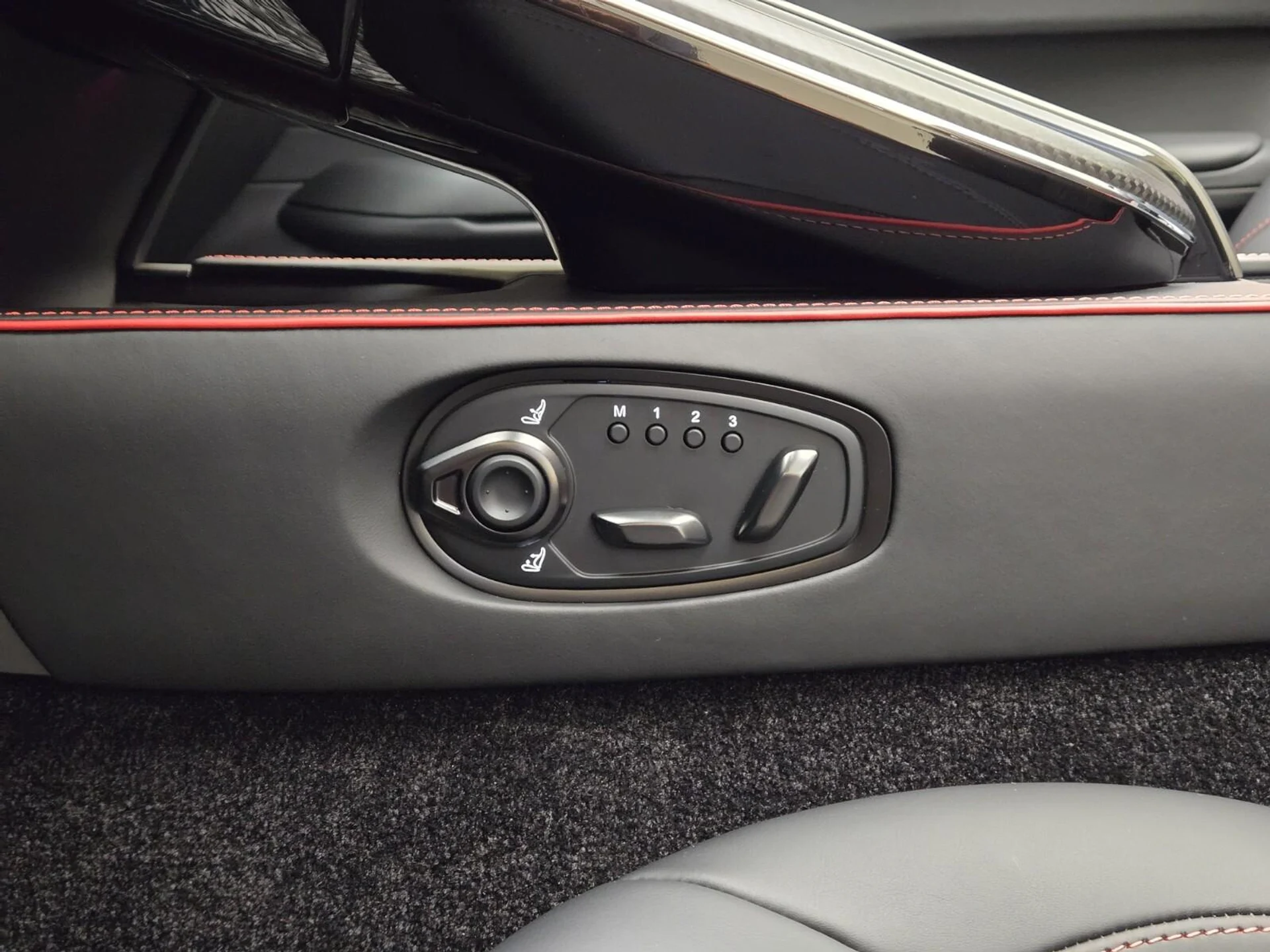 mph030_1823008976_New_2026_Aston_Martin_Vantage_1759816397_fddda289bb